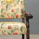 Fauteuil baroque ancien en noyer et tissu, Italie, XVIIIe siècle