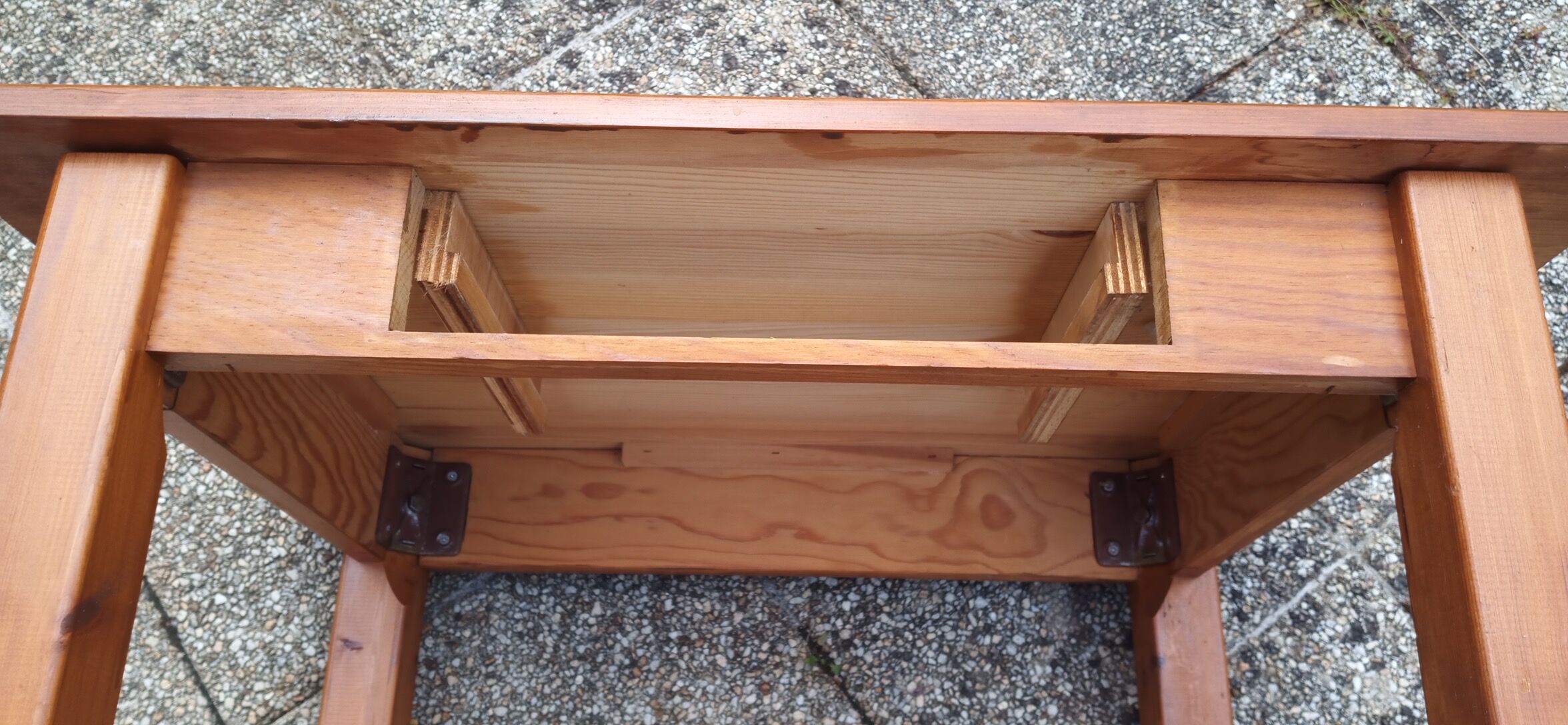 Scandinavian drawer desk