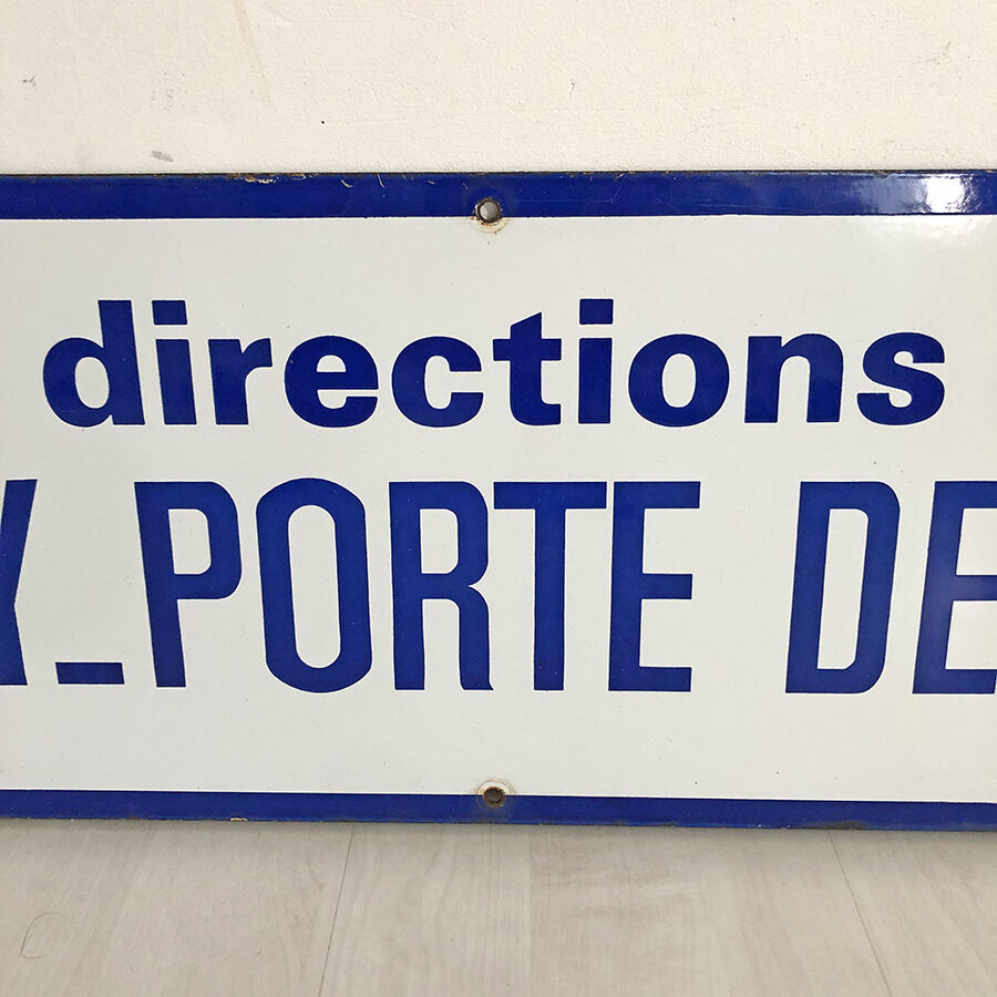 Metro plaque "Mairie d'Issy - Porte de la Chapelle"