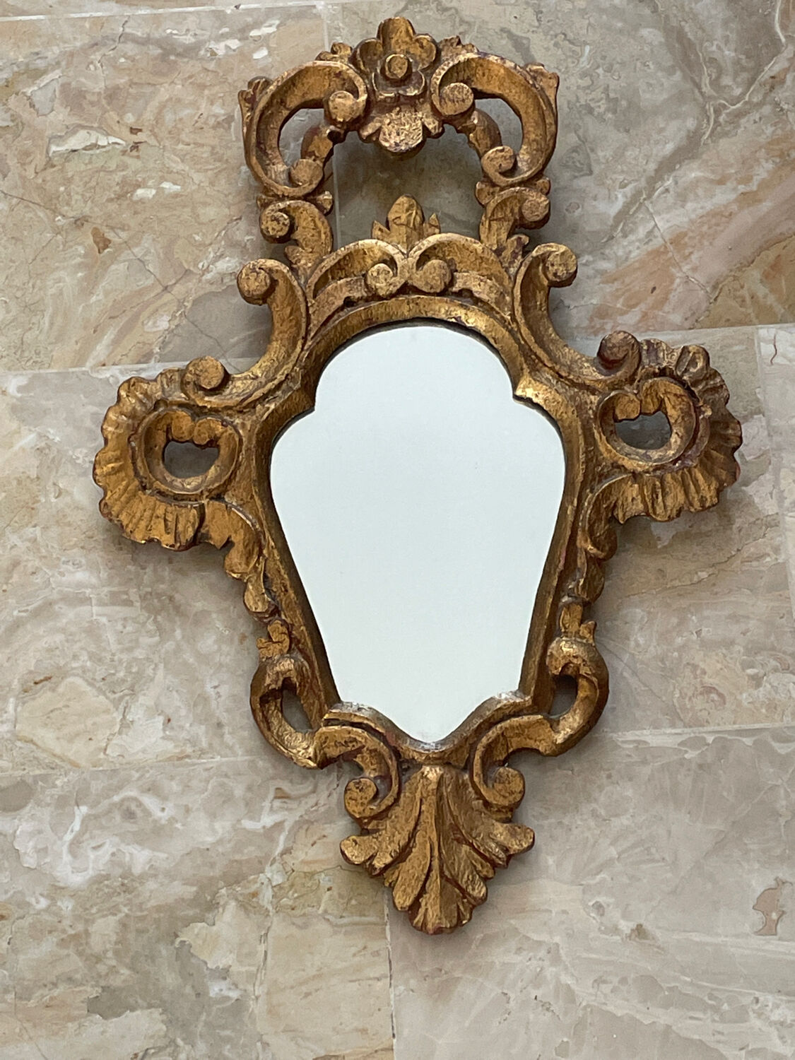 Miroir en bois doré style baroque Louis XIV, 39x67 cm