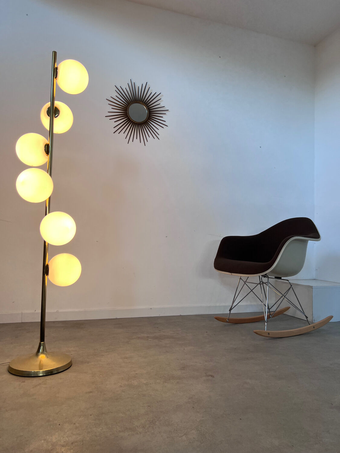 Old floor lamp in brass and opaline design from the 70s Max Bill lamp