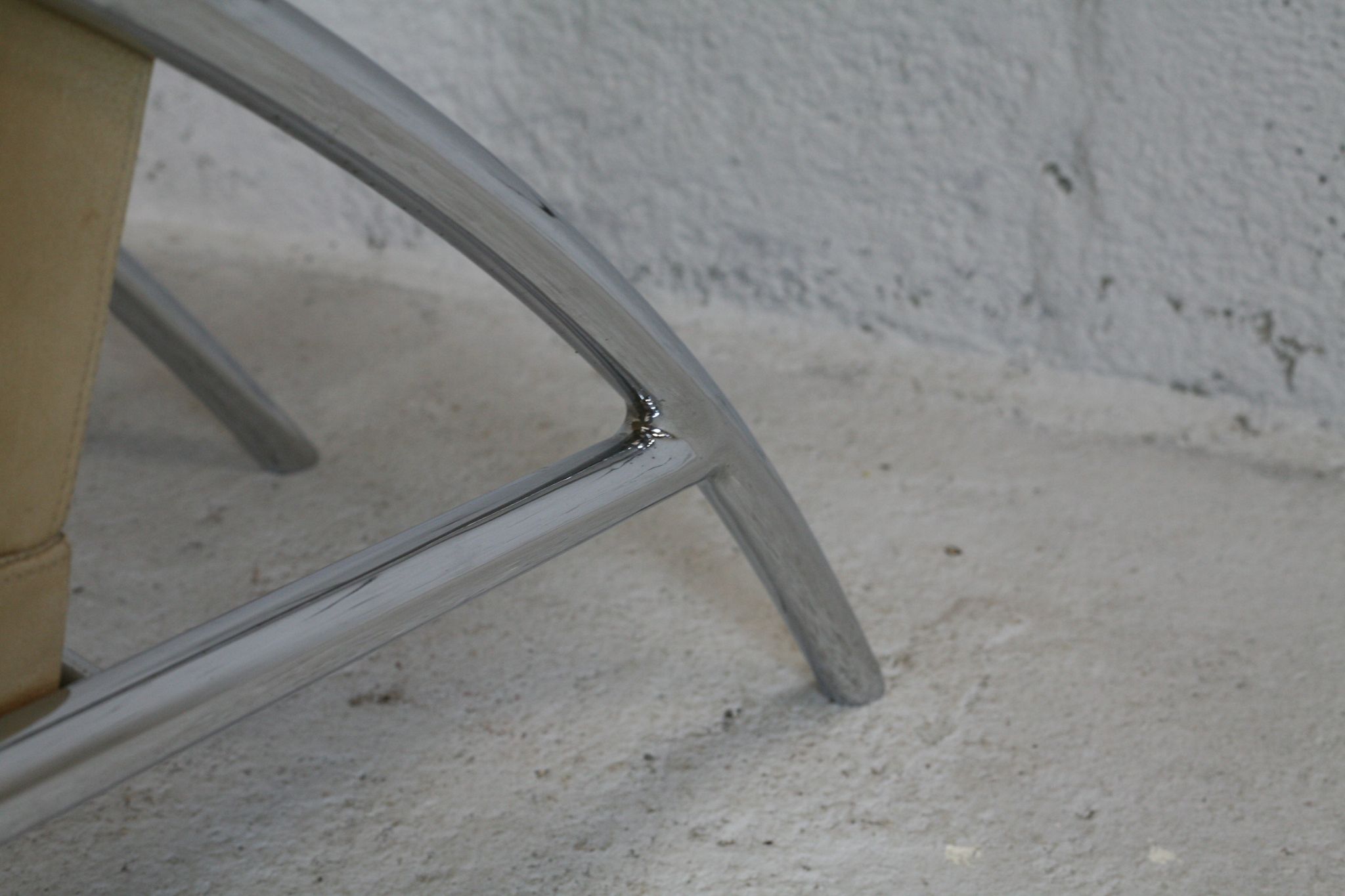 Tubular steel armchair and "cream" leather, France, circa 1970