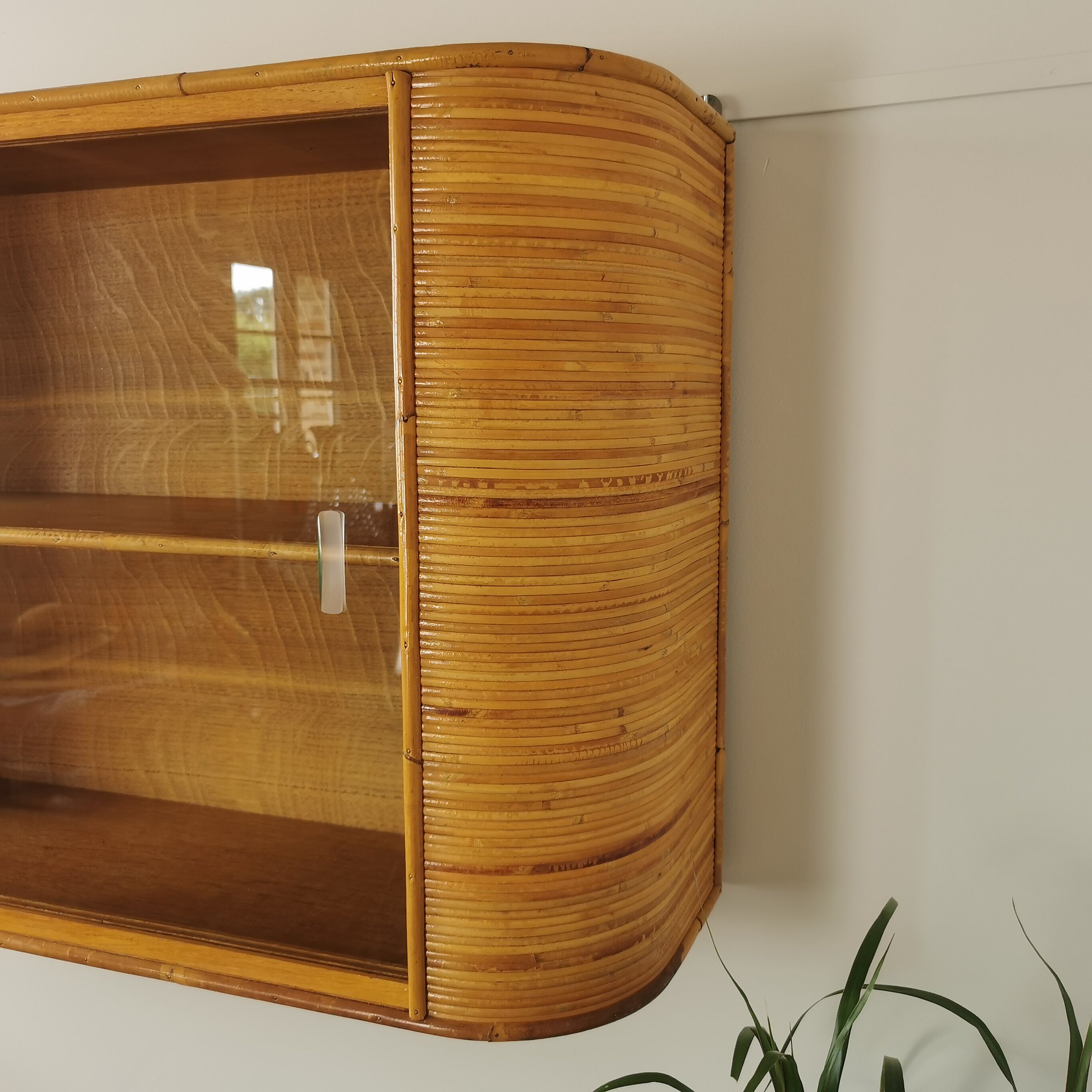 Rattan wall display case 60'