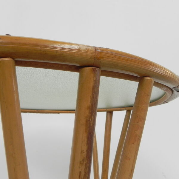 Table basse en bambou avec plateau rond en verre