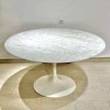 Knoll Tulip Table 137 cm in marble