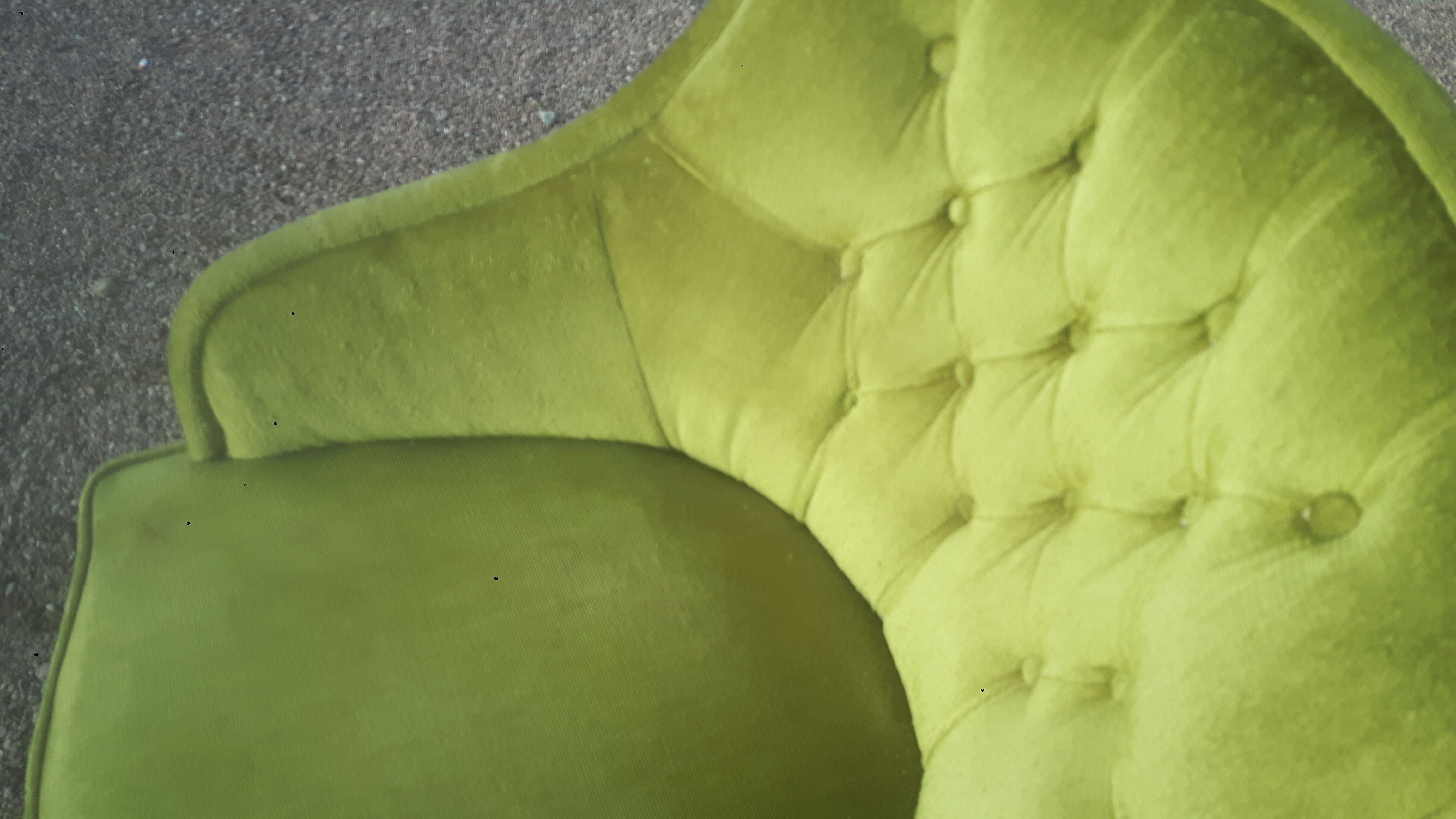 Toad green velvet lounge