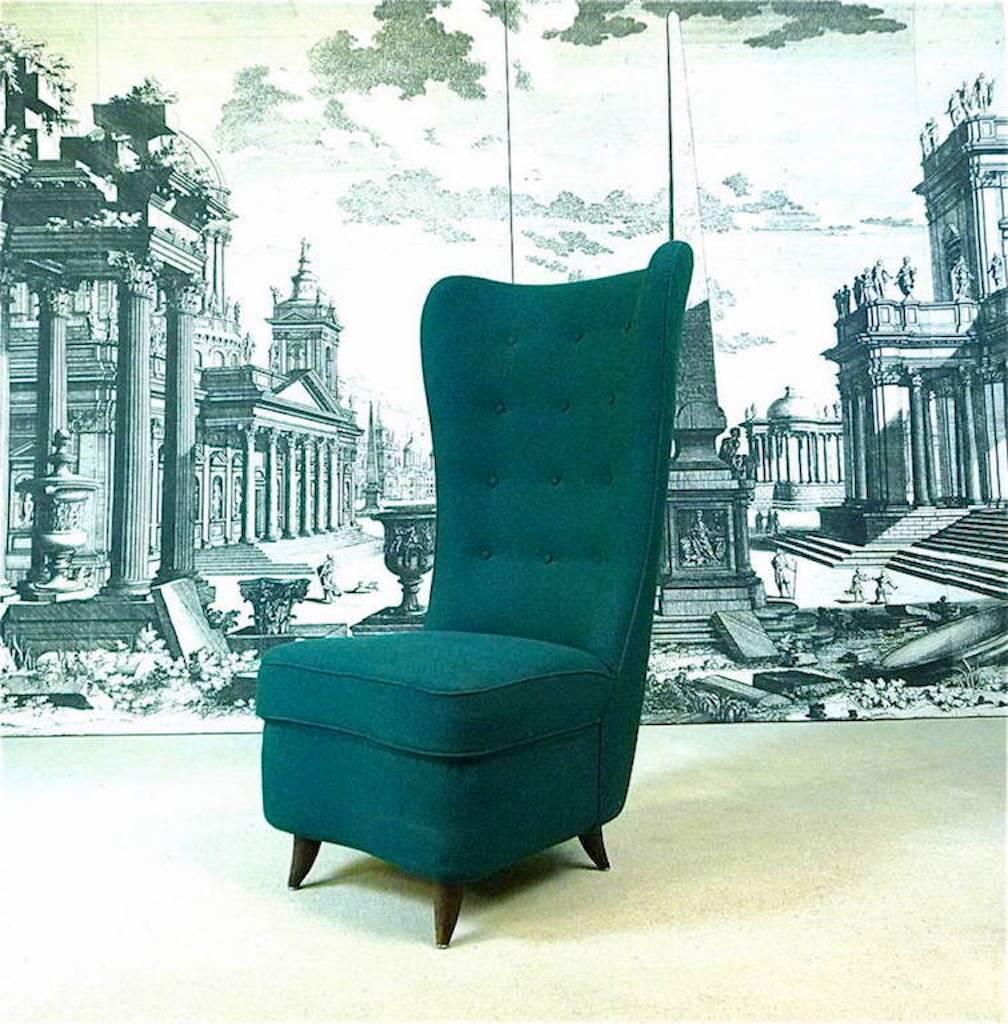 Chaise à dossier haut en forme de pantoufle italienne attribuée à Paolo Buffa, années 1950.
