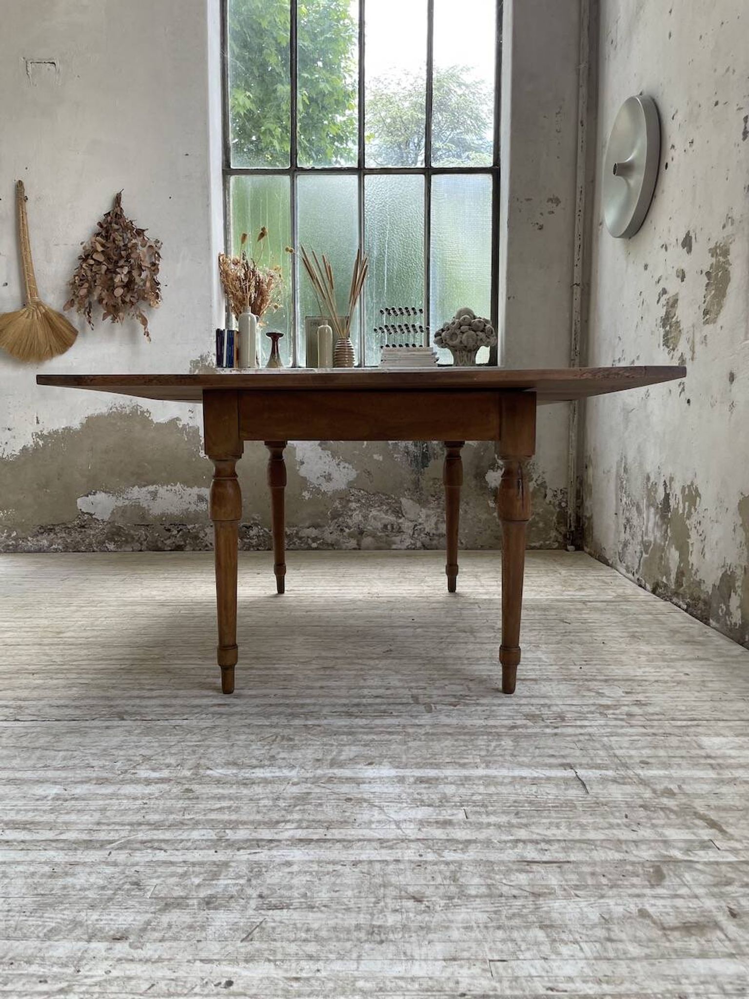 Table de ferme noyer plateau pivotable à allonges