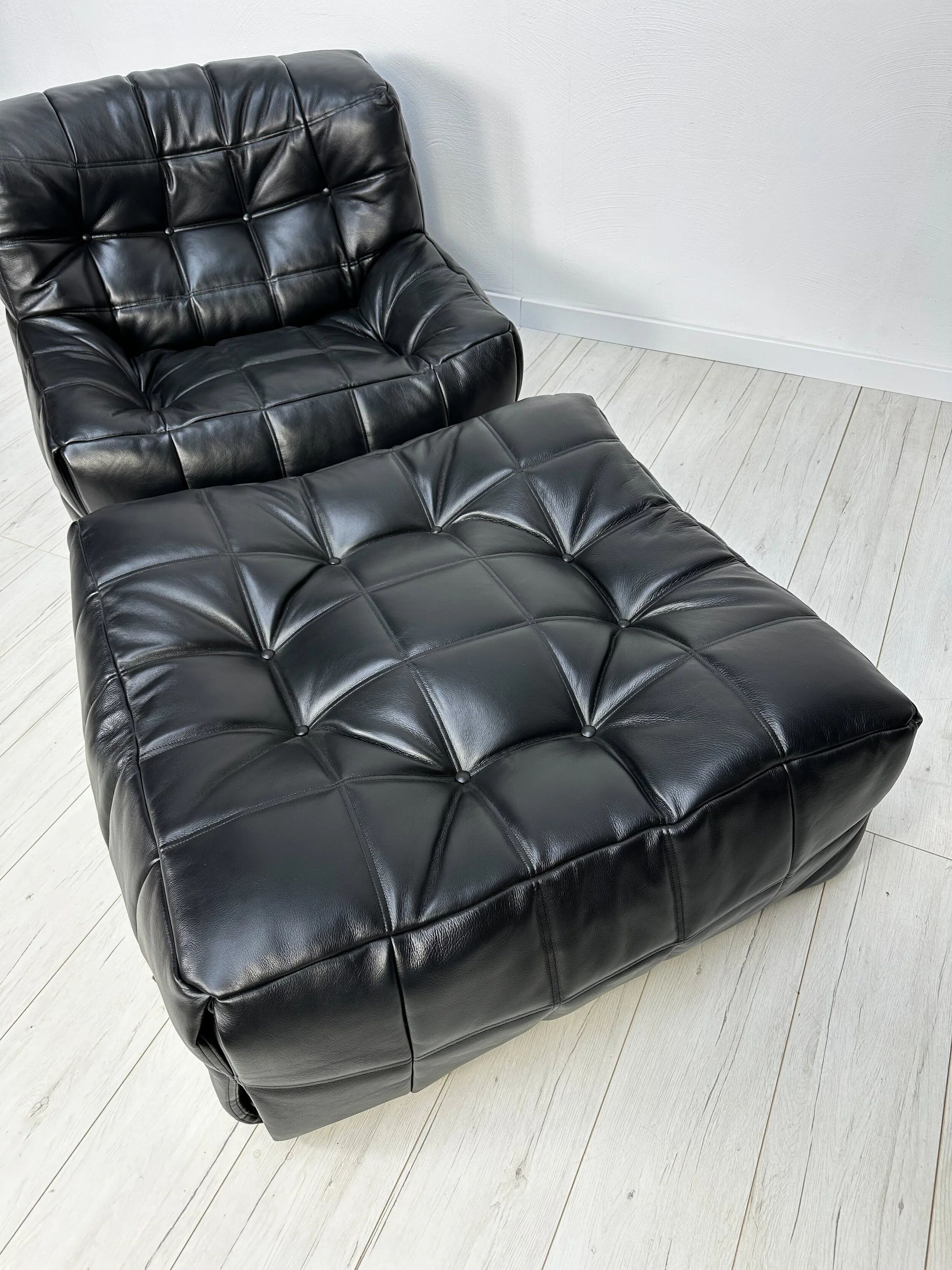 ‘80s vintage leather Kashima 1-seater + ottoman by Michel Ducaroy for Ligne Roset
