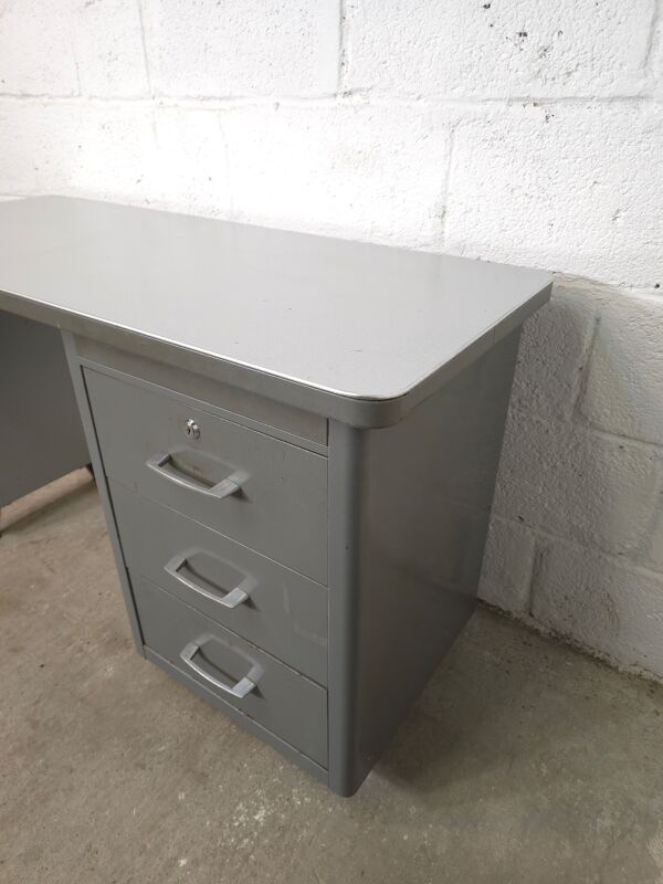 Petit bureau Ronéo 1970