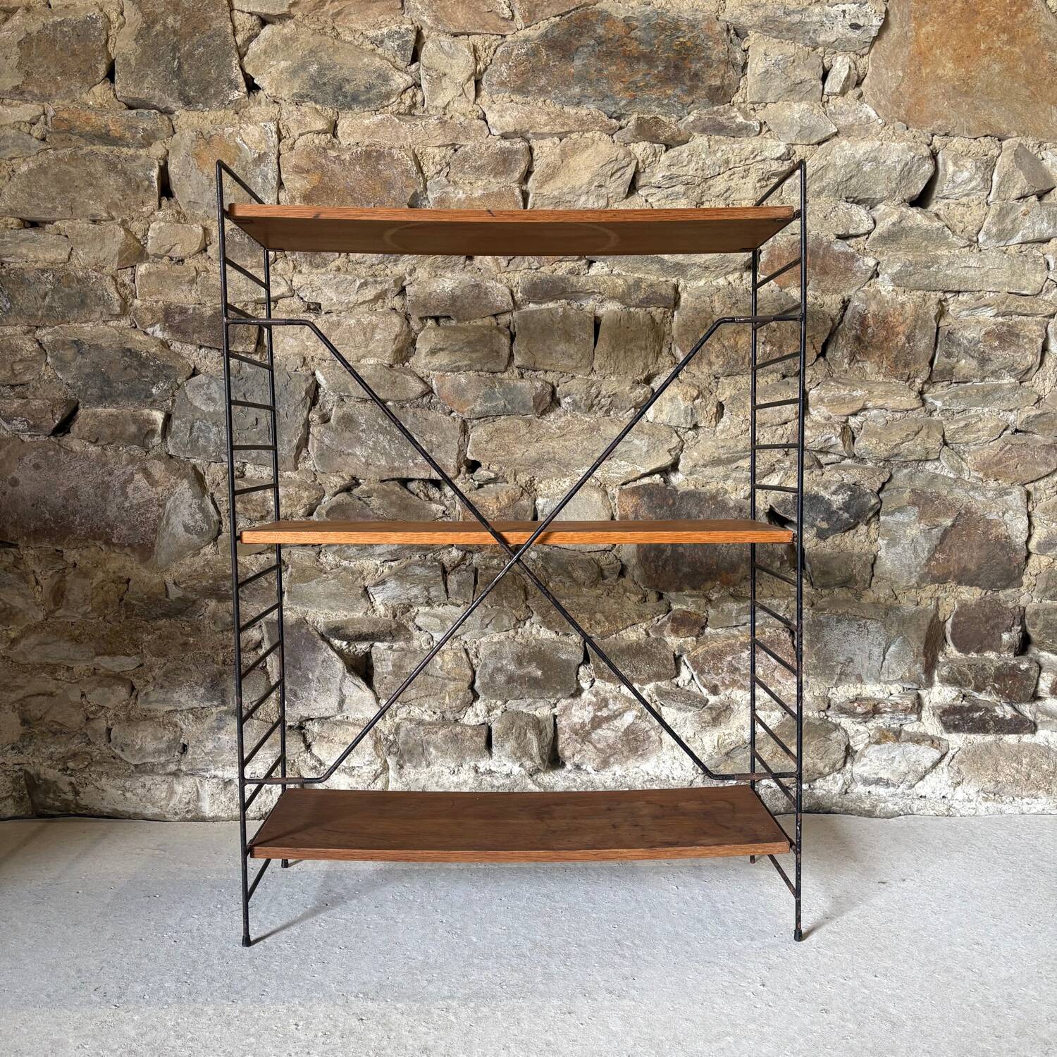 Free-standing shelves in lacquered wood and metal, 1960.