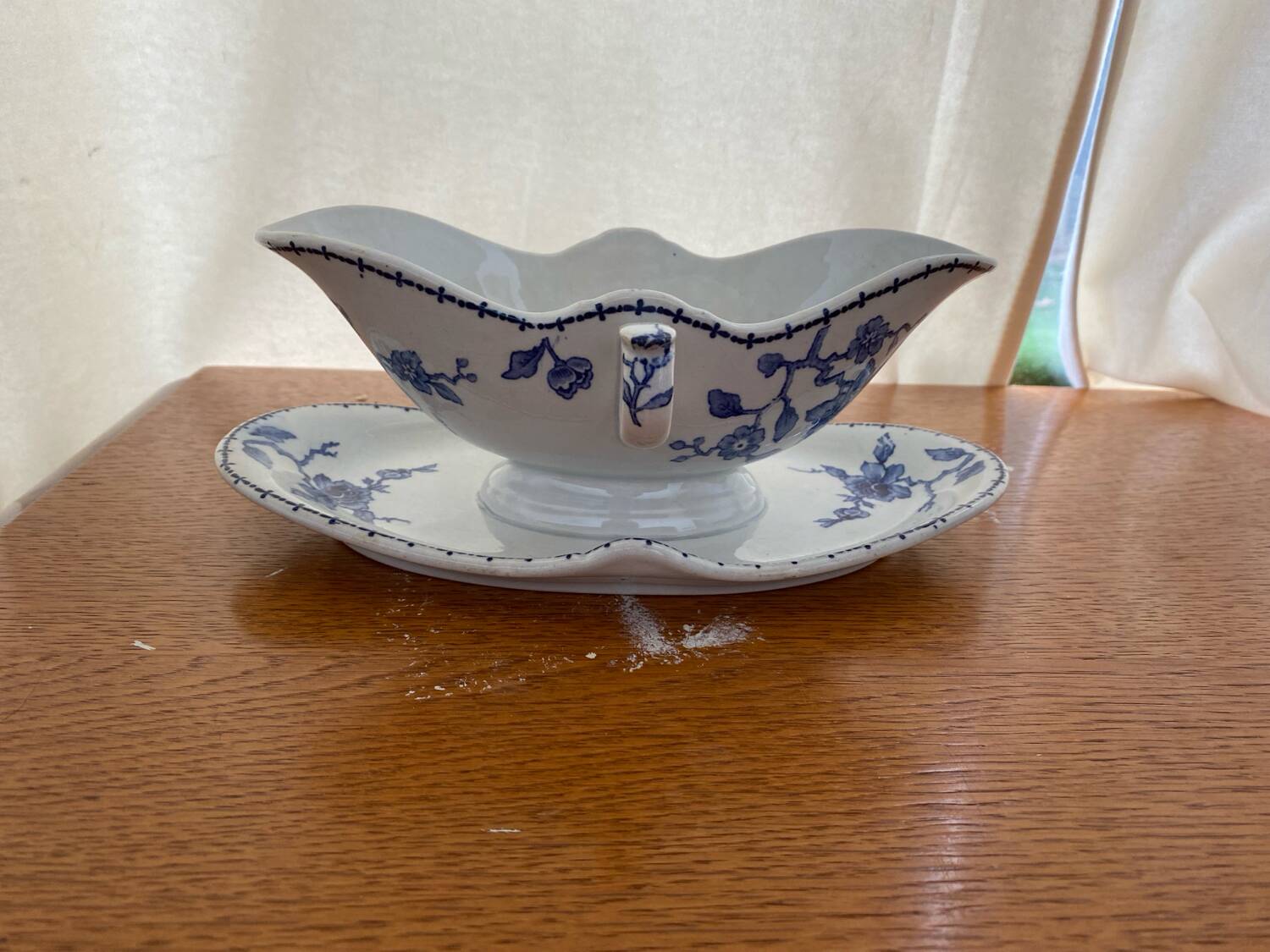Gravy boat
