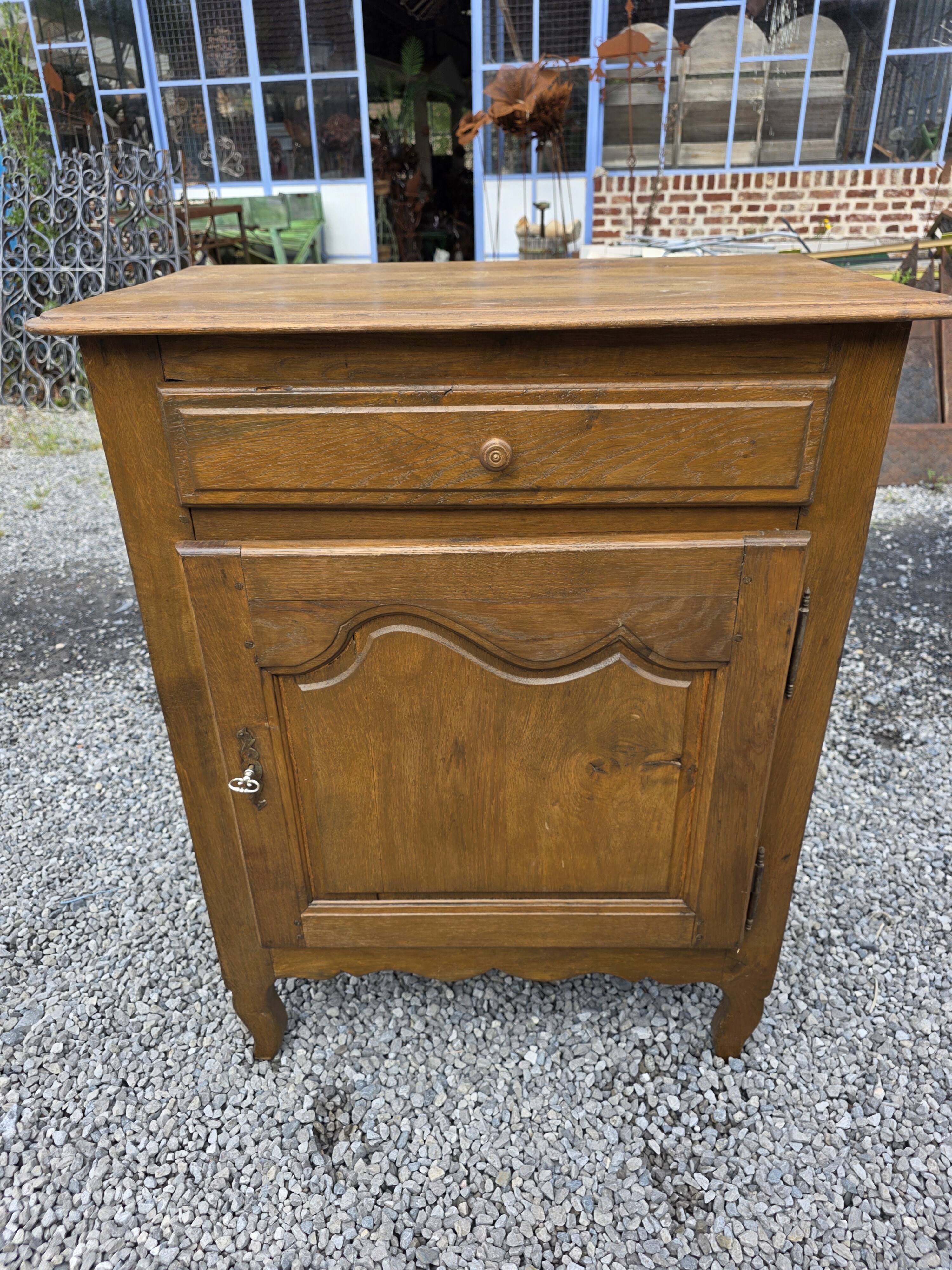 Antique oak confiturer