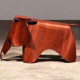 Tabouret éléphant en bois Eames de Vitra, design emblématique