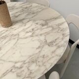 Florence Knoll round table, marble top and tulip base, circa 1960, Eero Saarinen