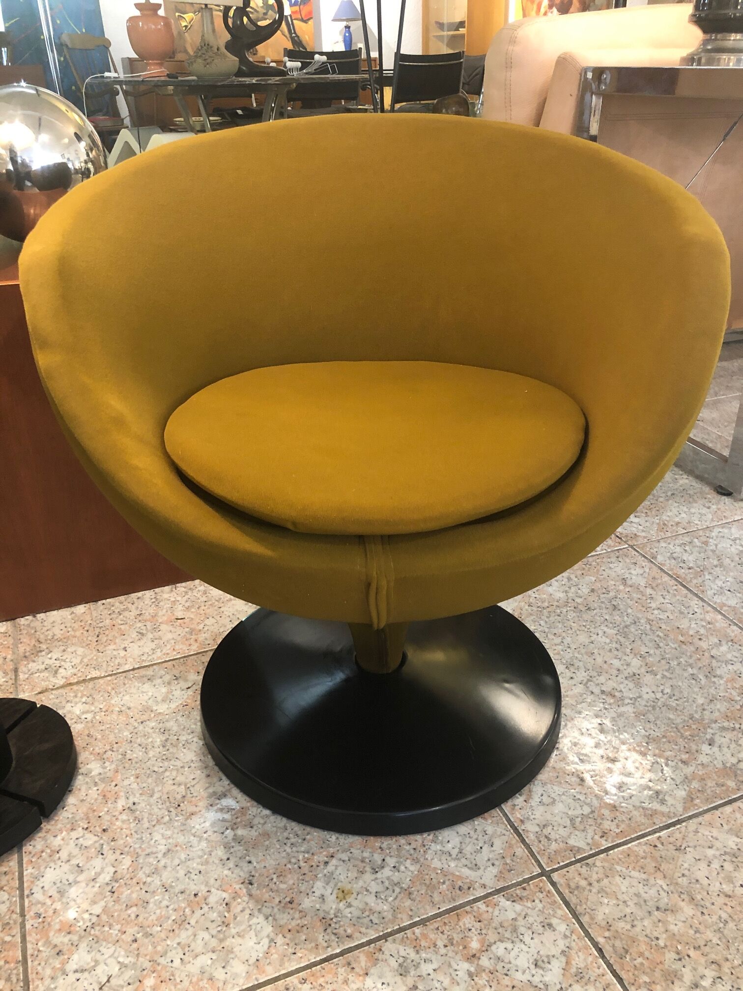 Pierre Guariche's luna armchair for Meurop