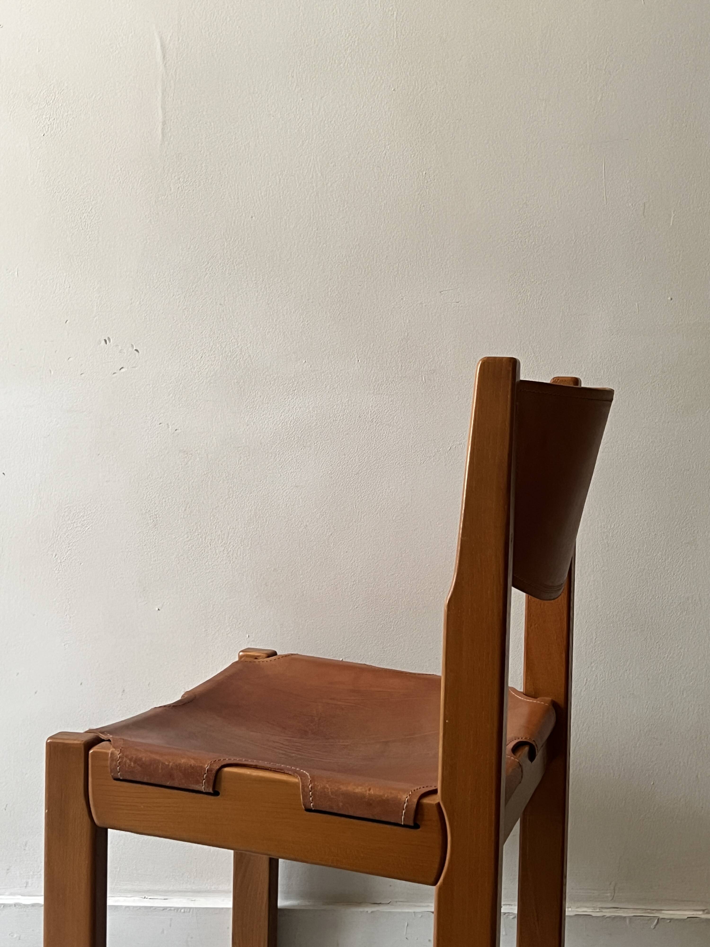 Chaise en bois d'orme et cuir camel Maison Regain, design France