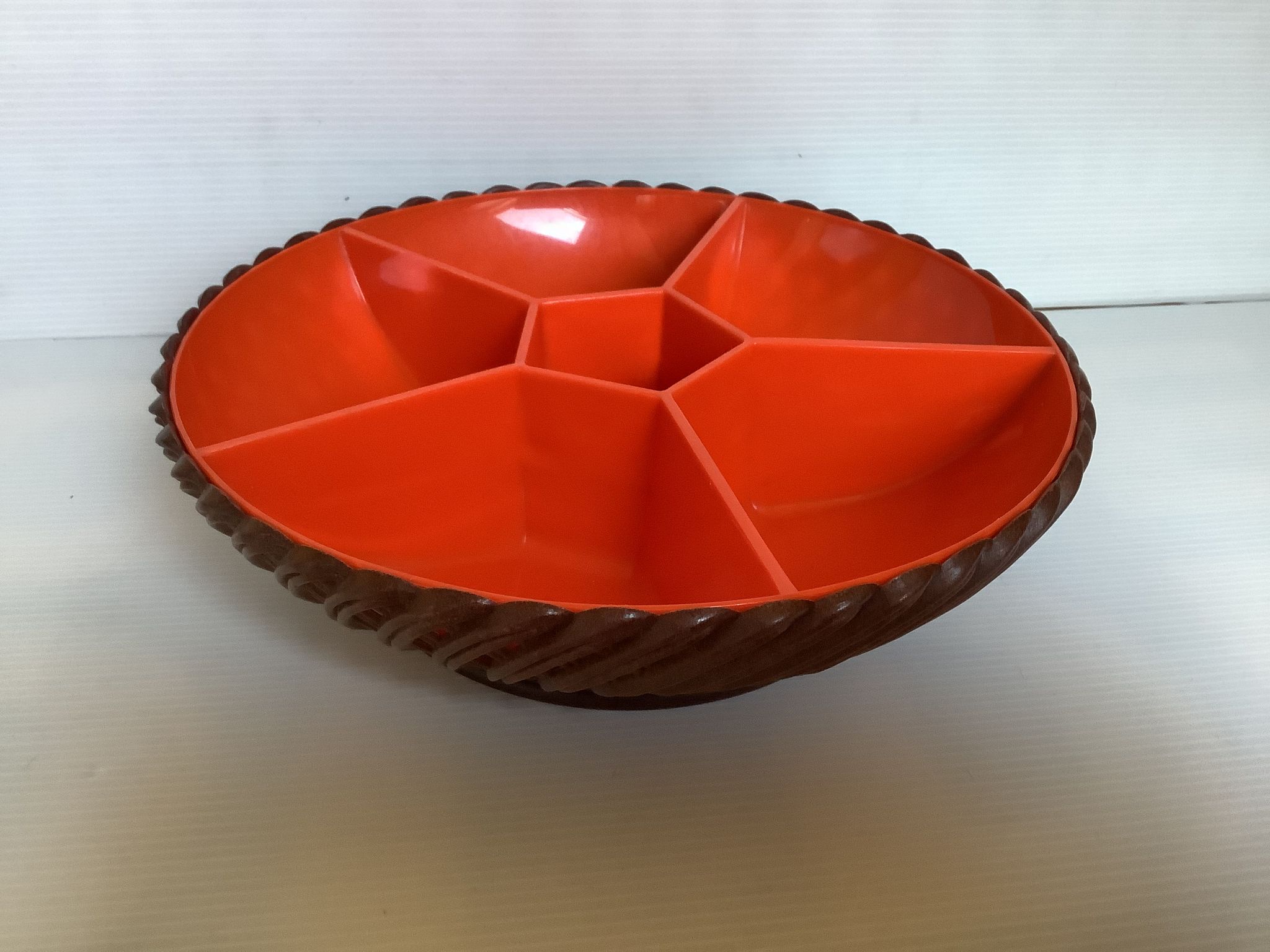 Orange and brown Emsa server