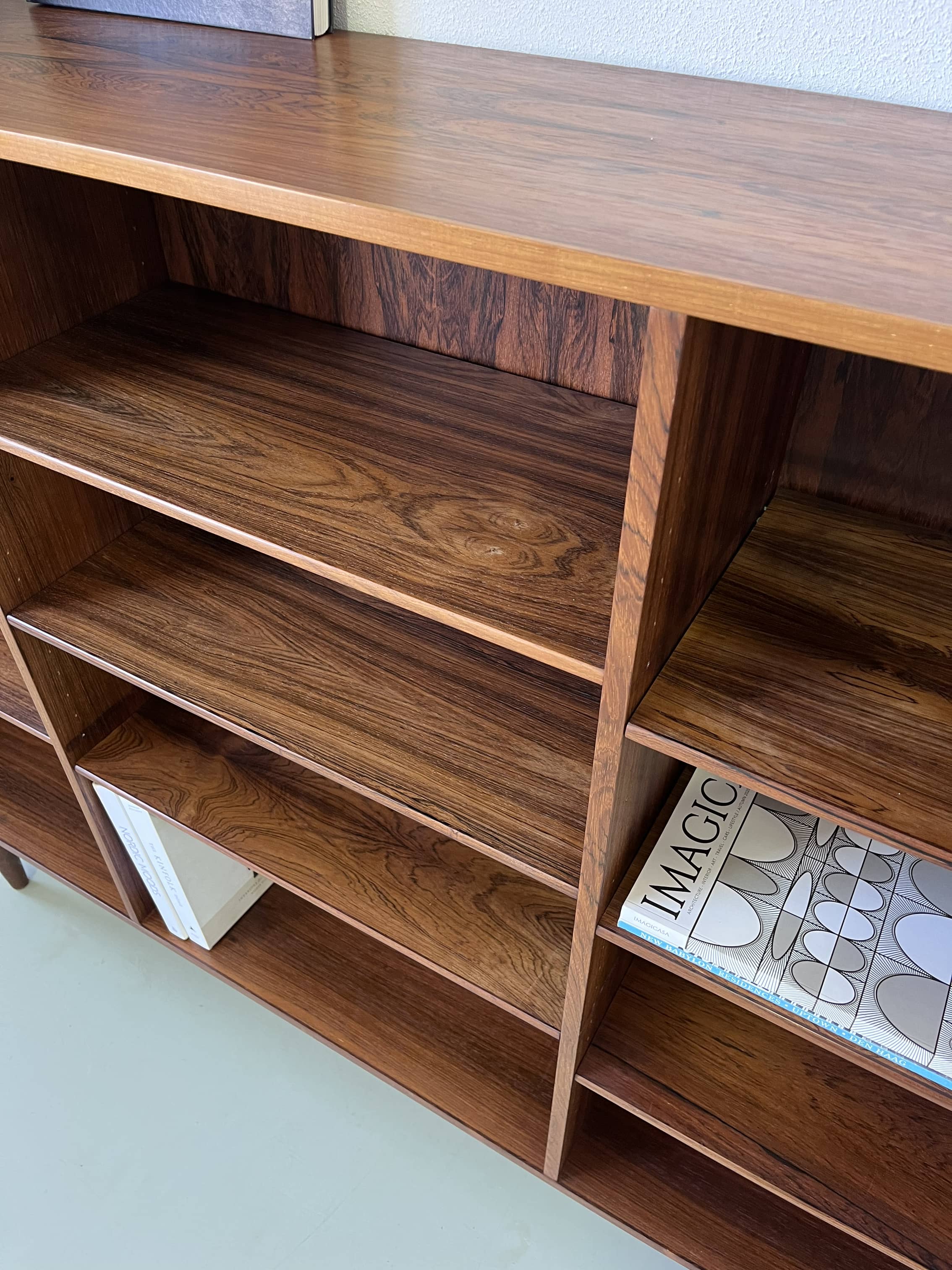 Vintage palissander bookcase