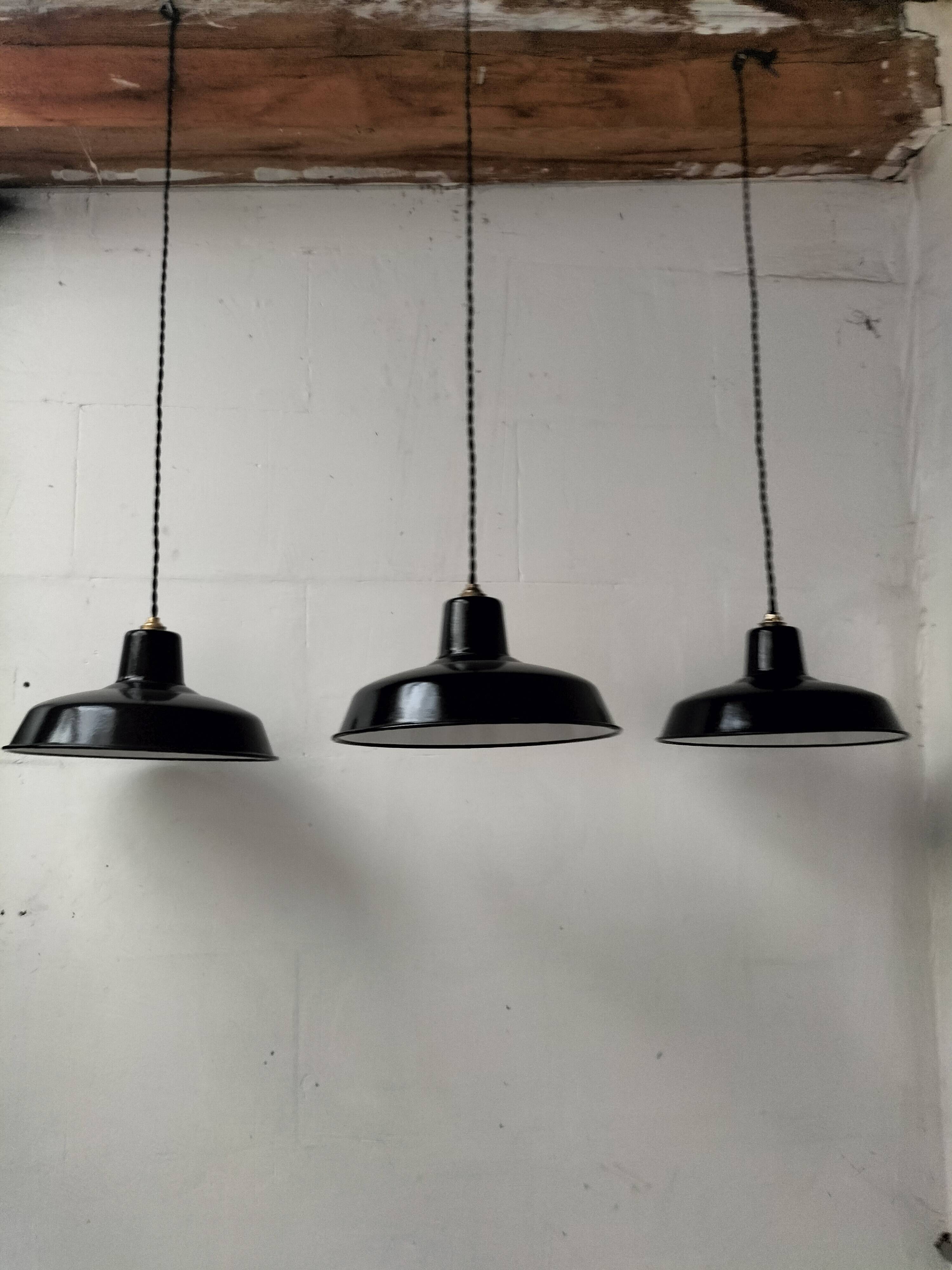 Enamelled sheet metal suspensions