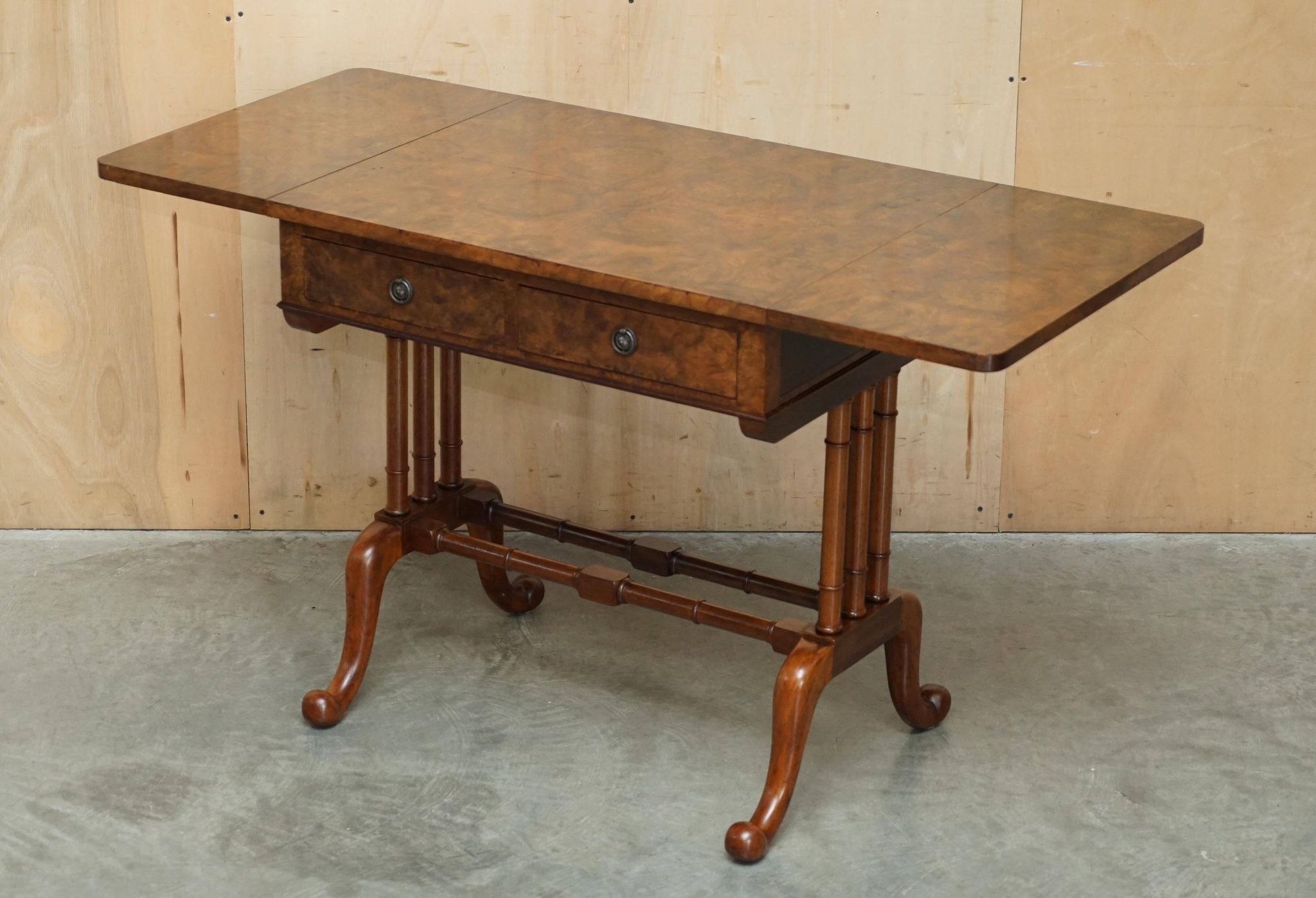 Antique extendable coffee table circa 1880 in solid walnut.