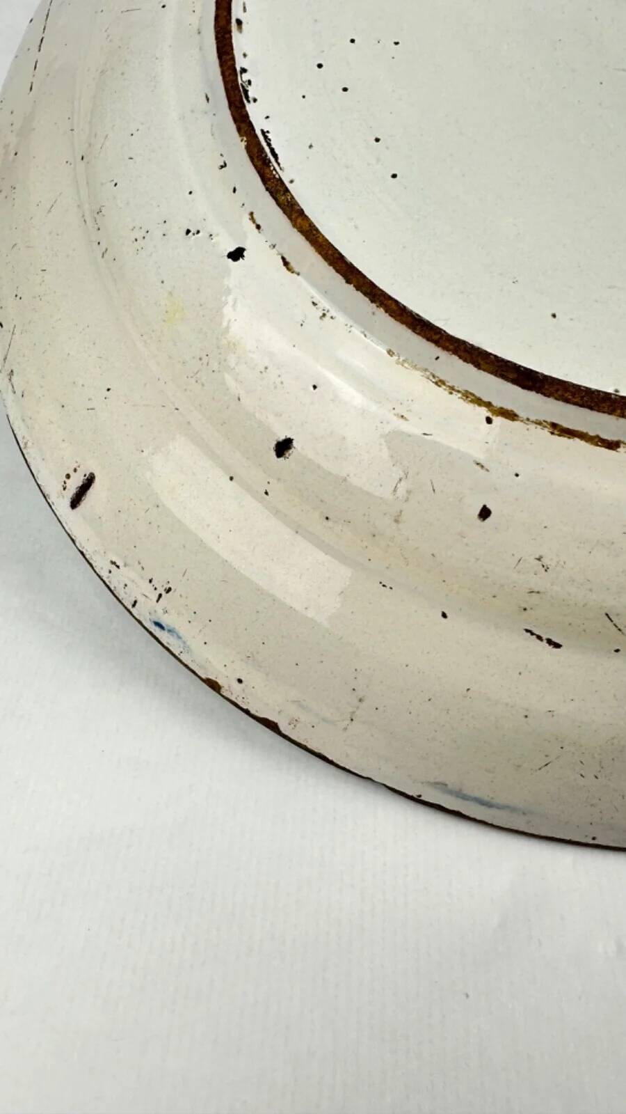 Delftware plate in white and blue with floral decoration, 18th century, Ø 36.5 cm