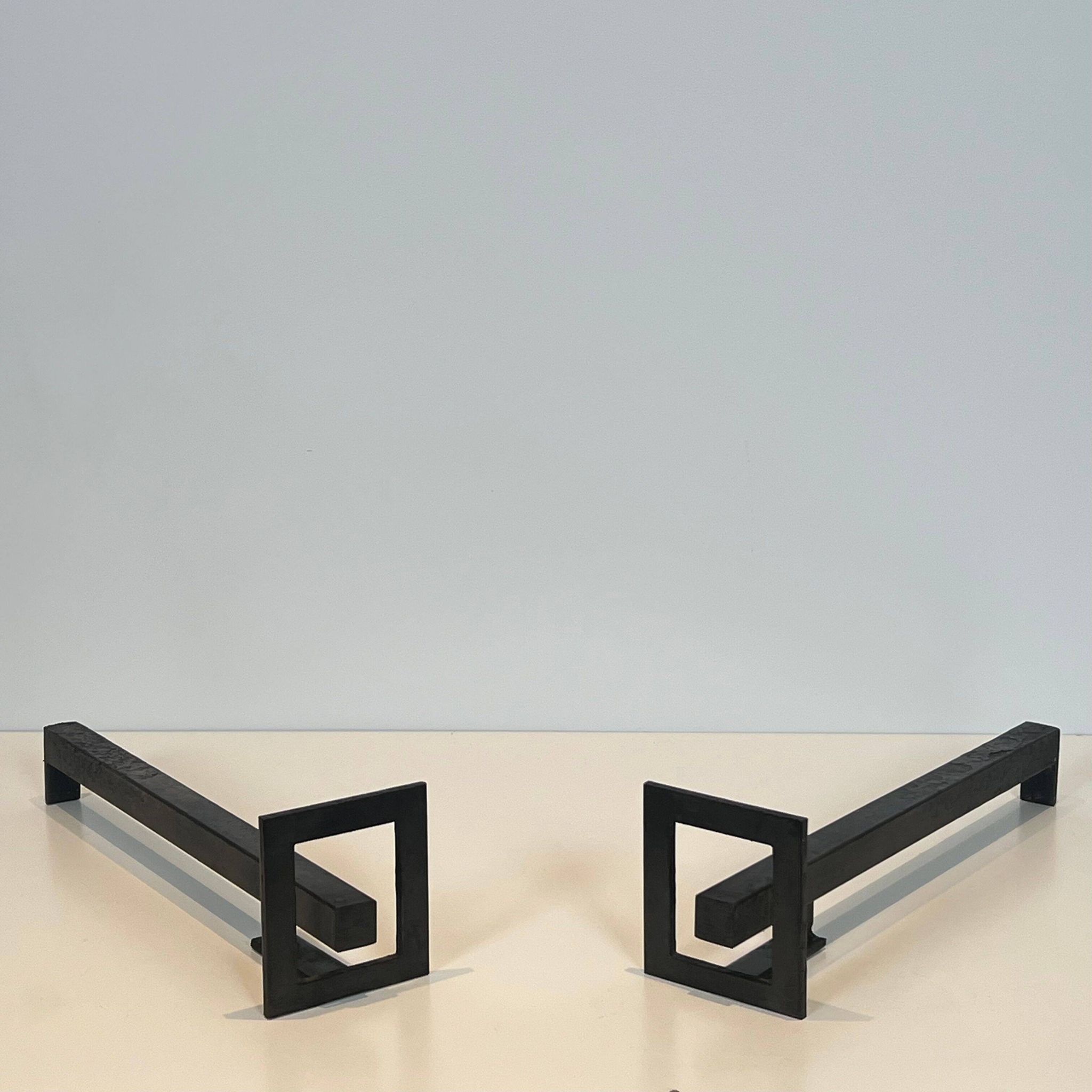 Paire de chenets modernistes en acier et fer forgé