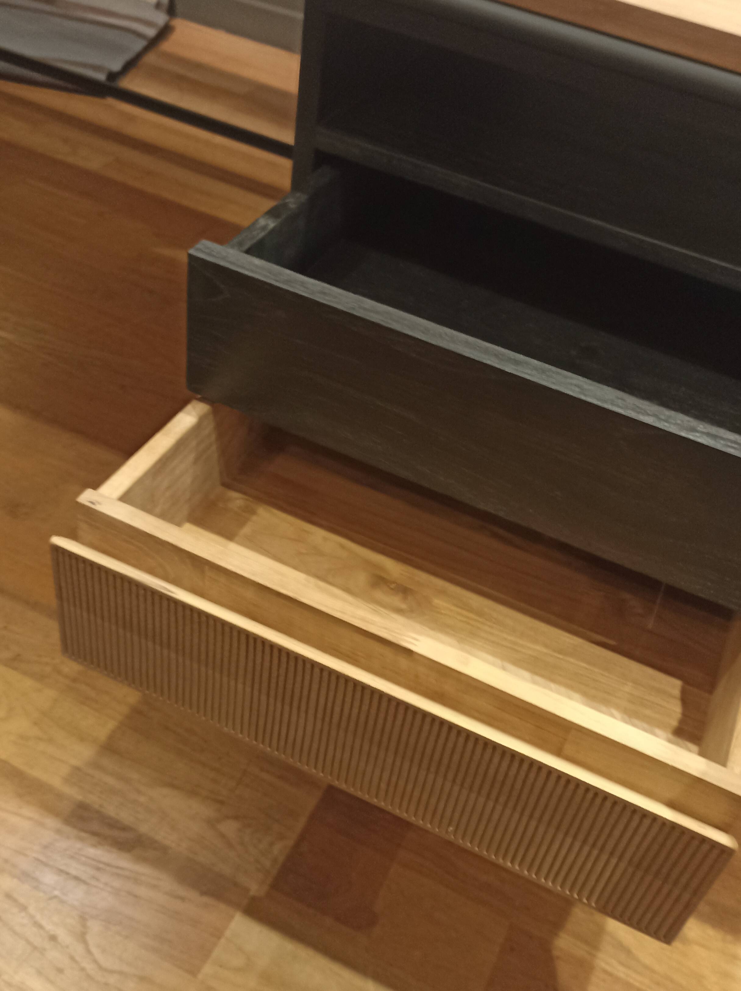 Oscar ethnicraft desk