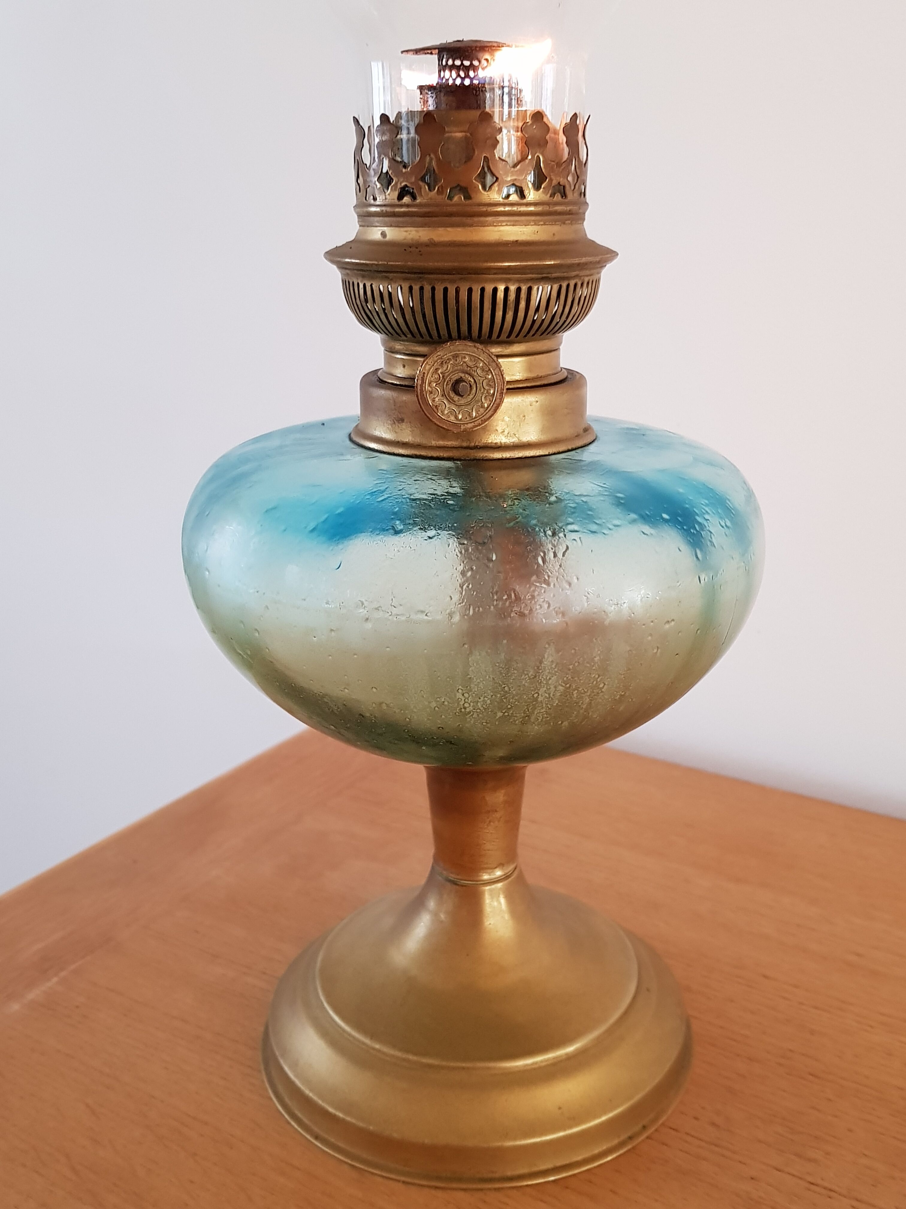 Oil or kerosene lamp