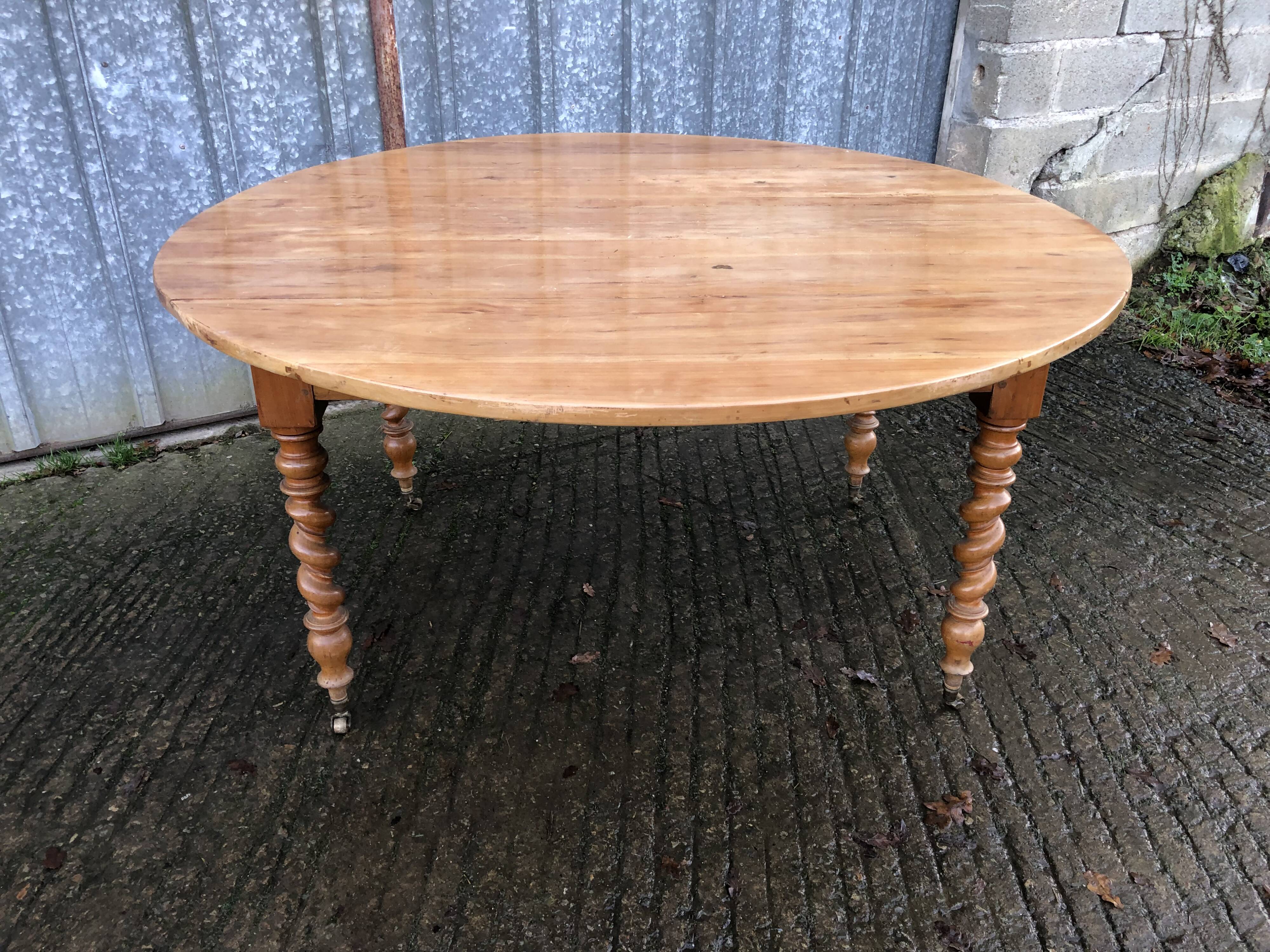 Round table in solid cherry wood, extendable with twisted legs, Louis Philippe style.