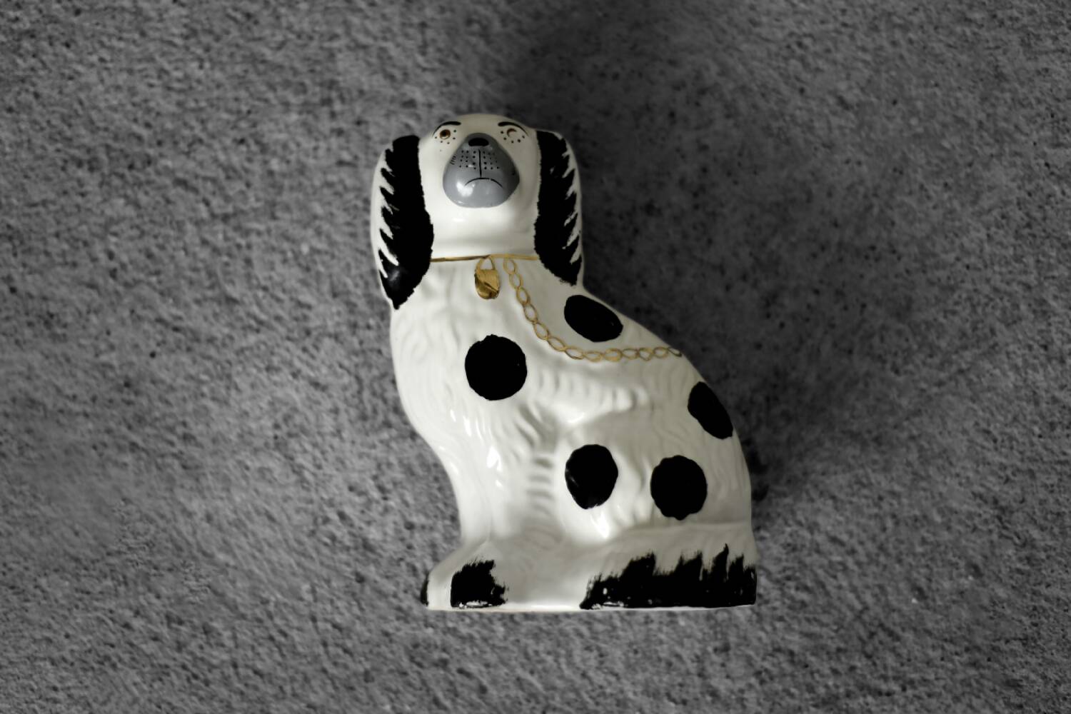 Vintage ceramic figurine from Staffordshire depicting a spaniel dog, England.