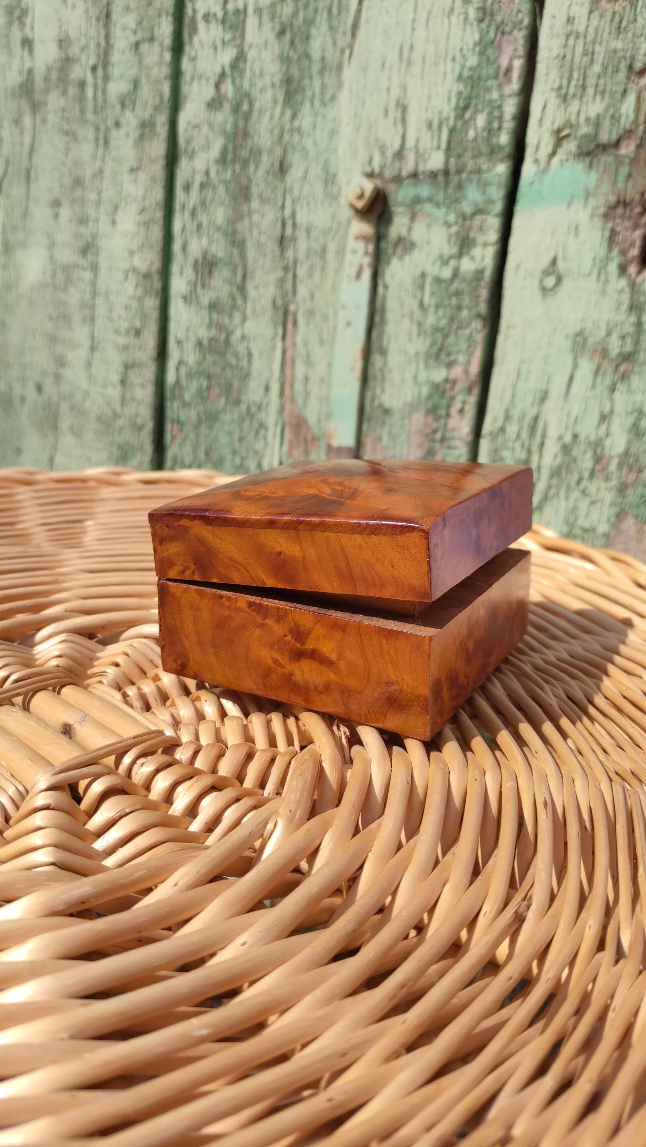 Old box in thuja magnifying glass Napoleon III style