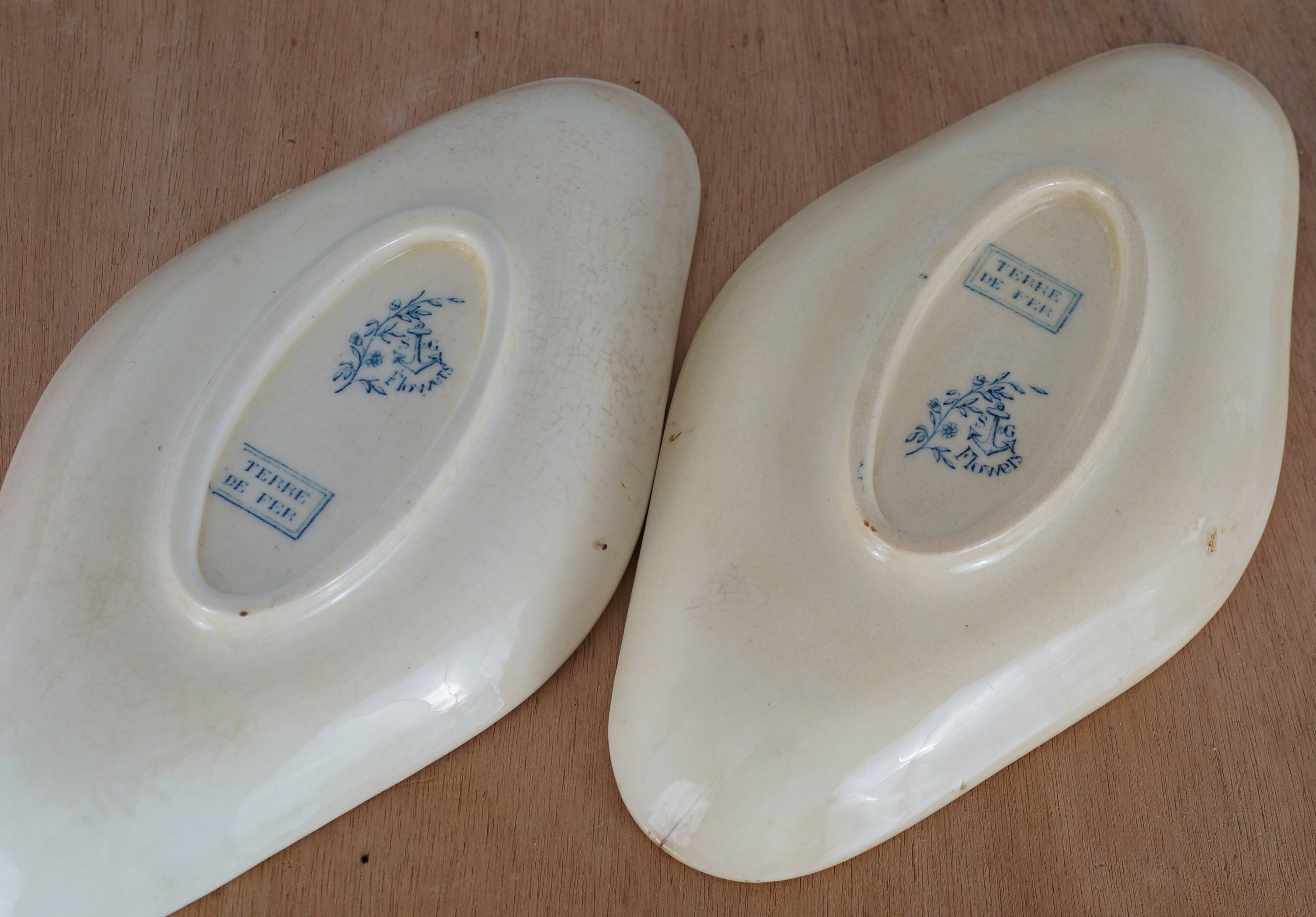 Set of two raviers or old iron soap dish