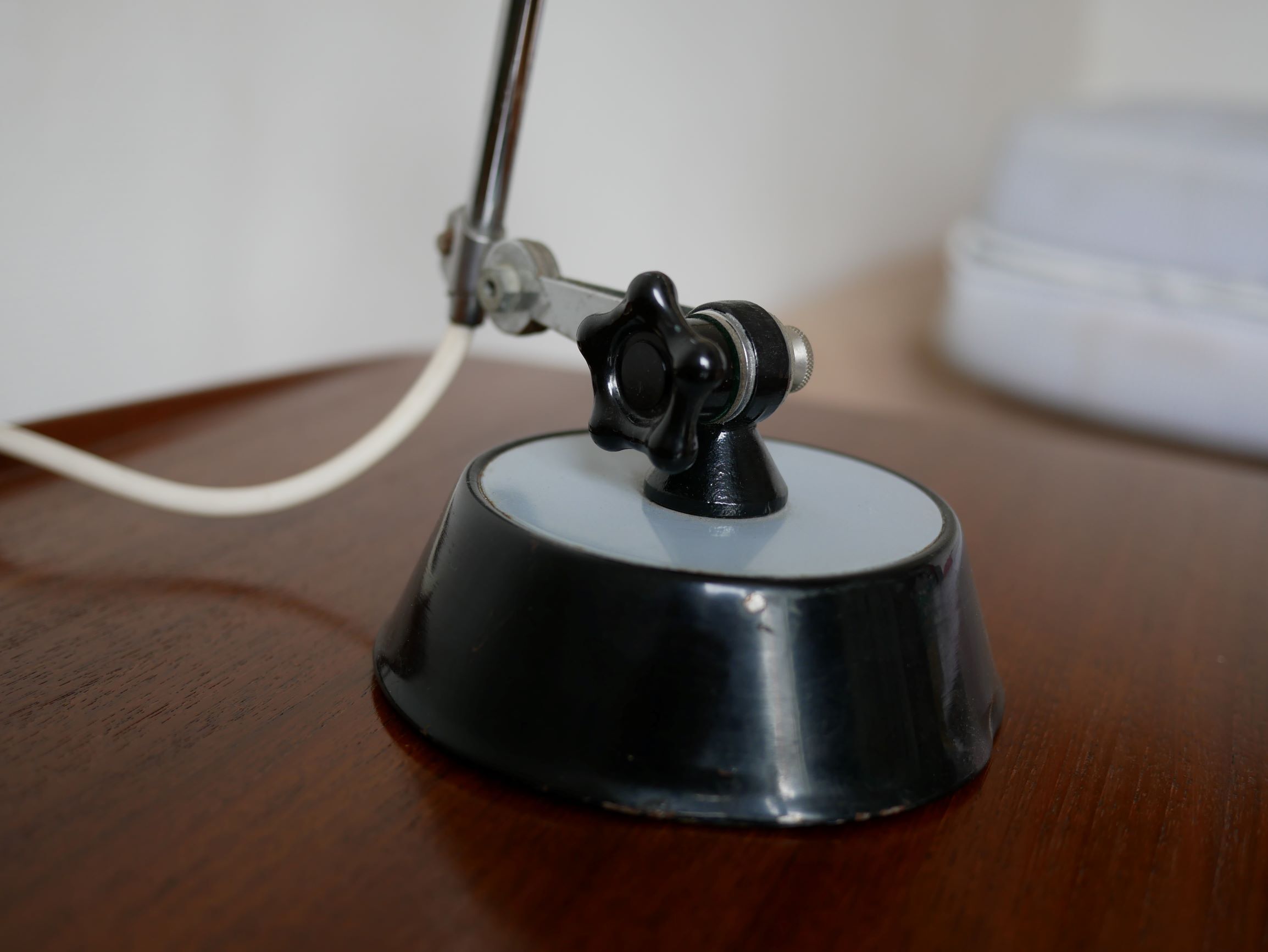 Workshop year 1940 lamp