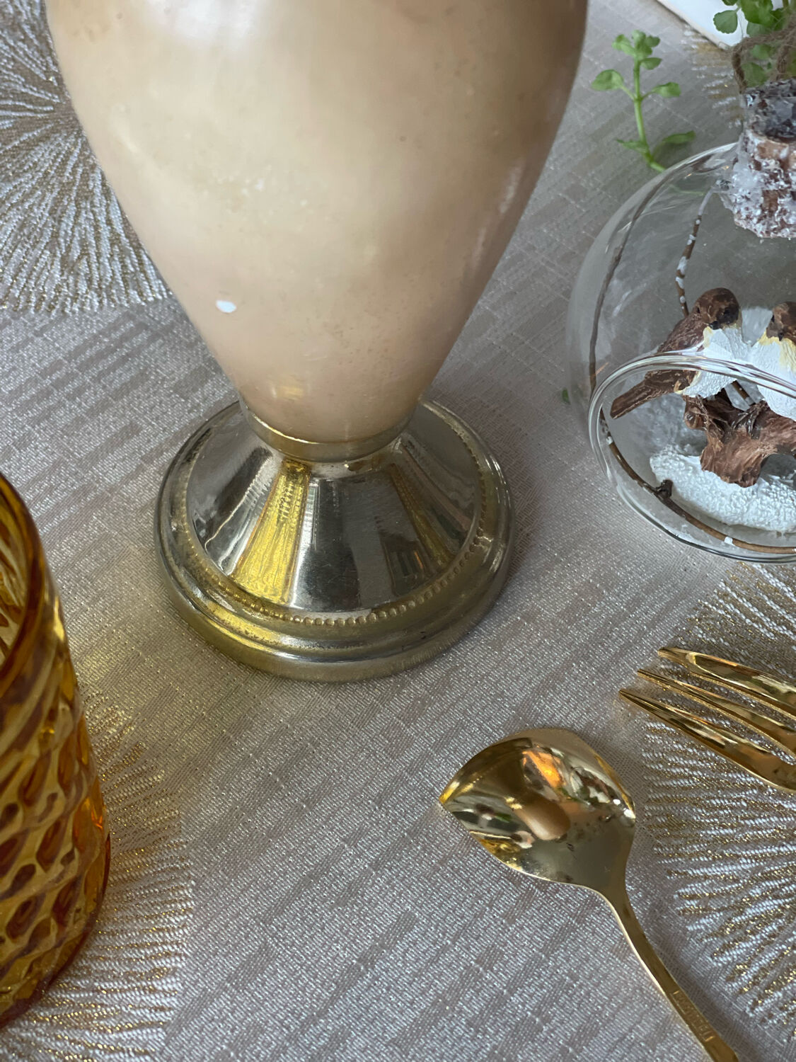 2 alabaster soliflores