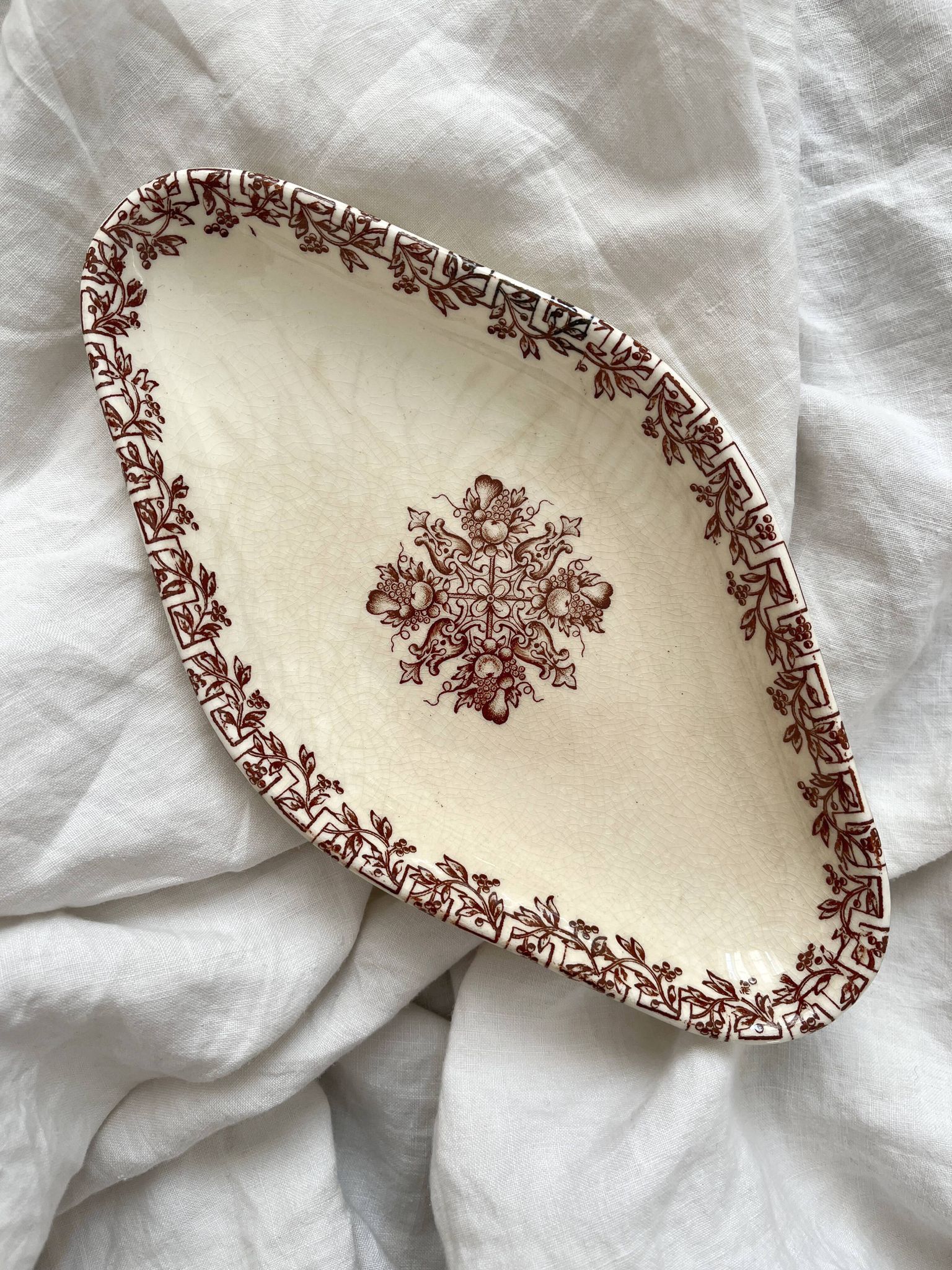 Diamond-shaped dish in "Greek" ironstone, Clairefontaine earthenware, late 19th century