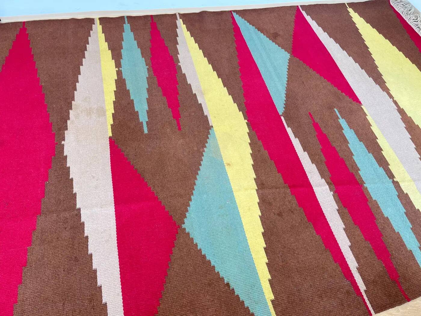 Tapis kilim en laine à motif géométrique abstrait, style années 1960