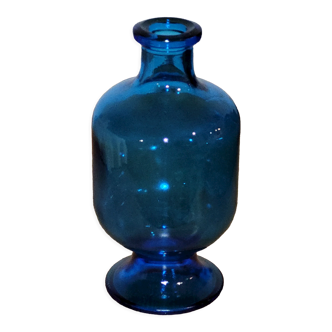 Blue vase on foot