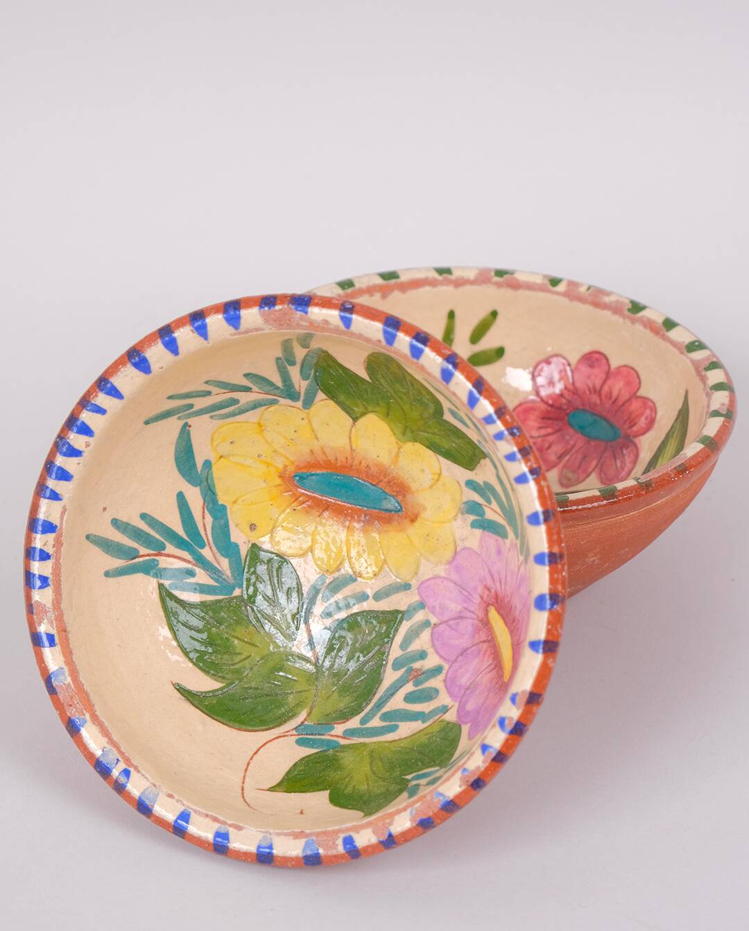 Clay bowls with floral decorations
