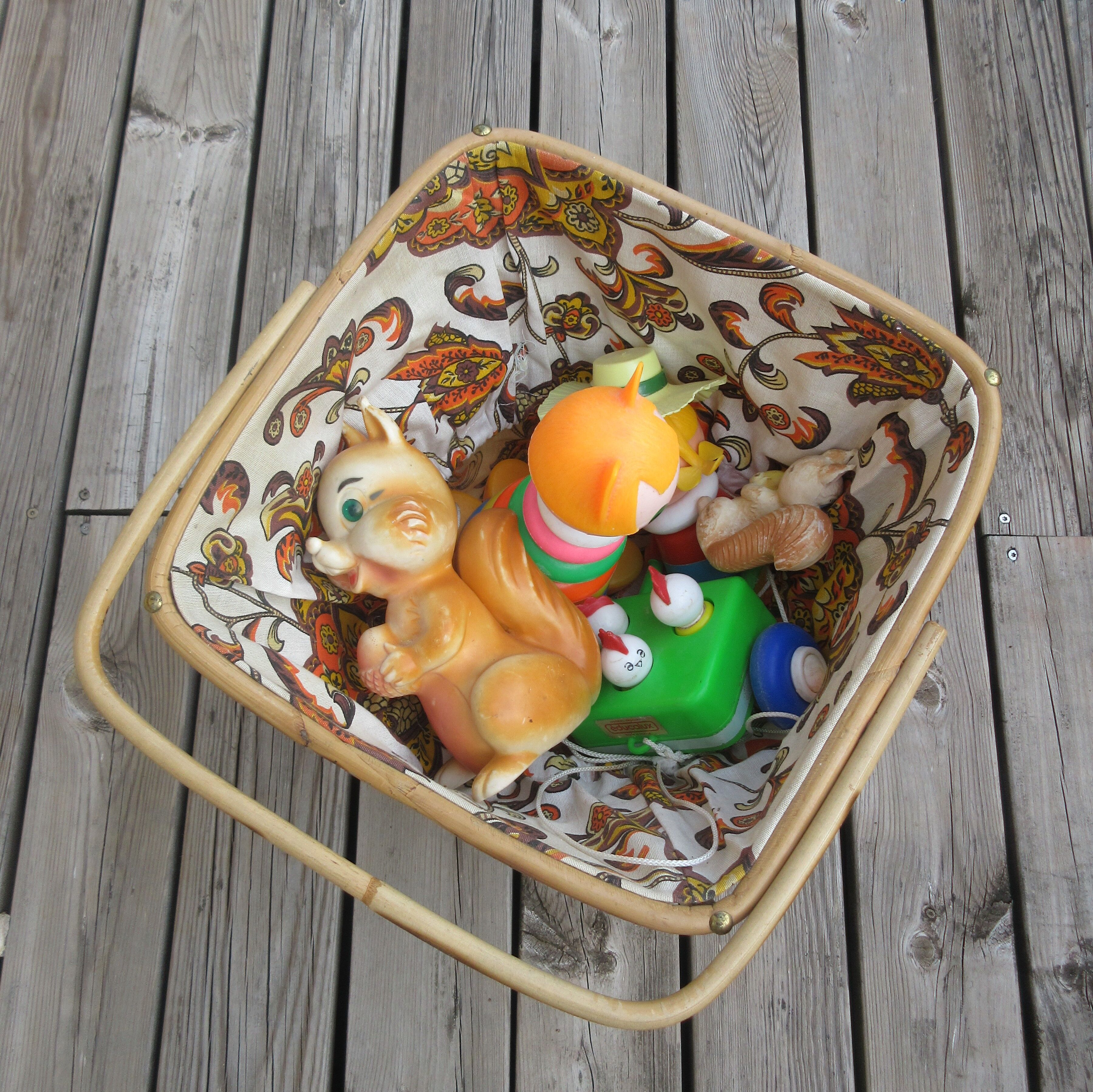 Vintage rattan toy basket/toy basket
