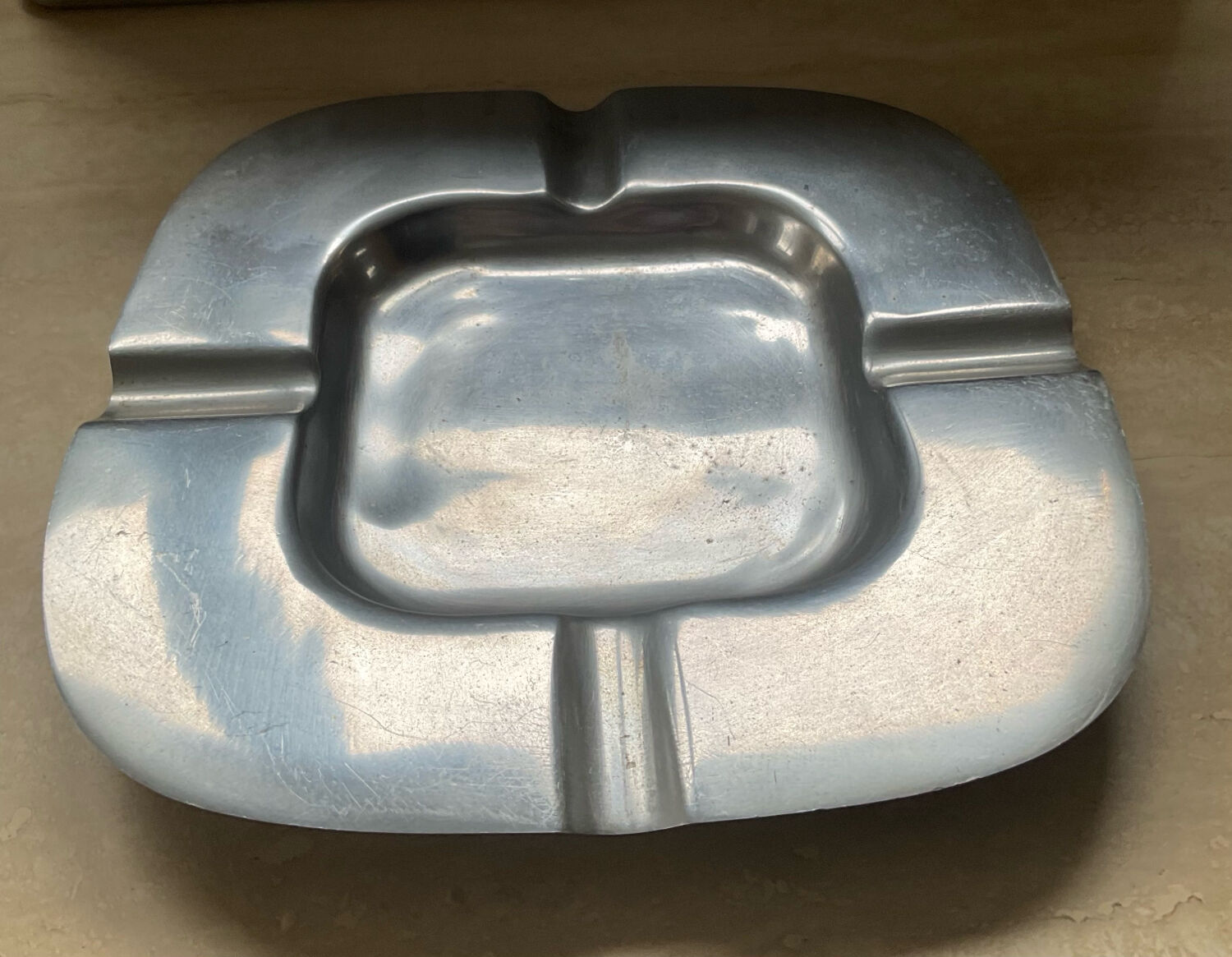 Cendrier en aluminium poli, années 50-60