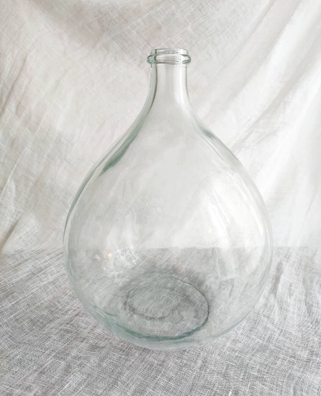 Demijohn 10 liters in molded glass H 35 cm and D 26 cm