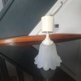 Luminaire suspension tulipe en verre blanc opaline ideal pour un couloir une entrée ou les toilettes