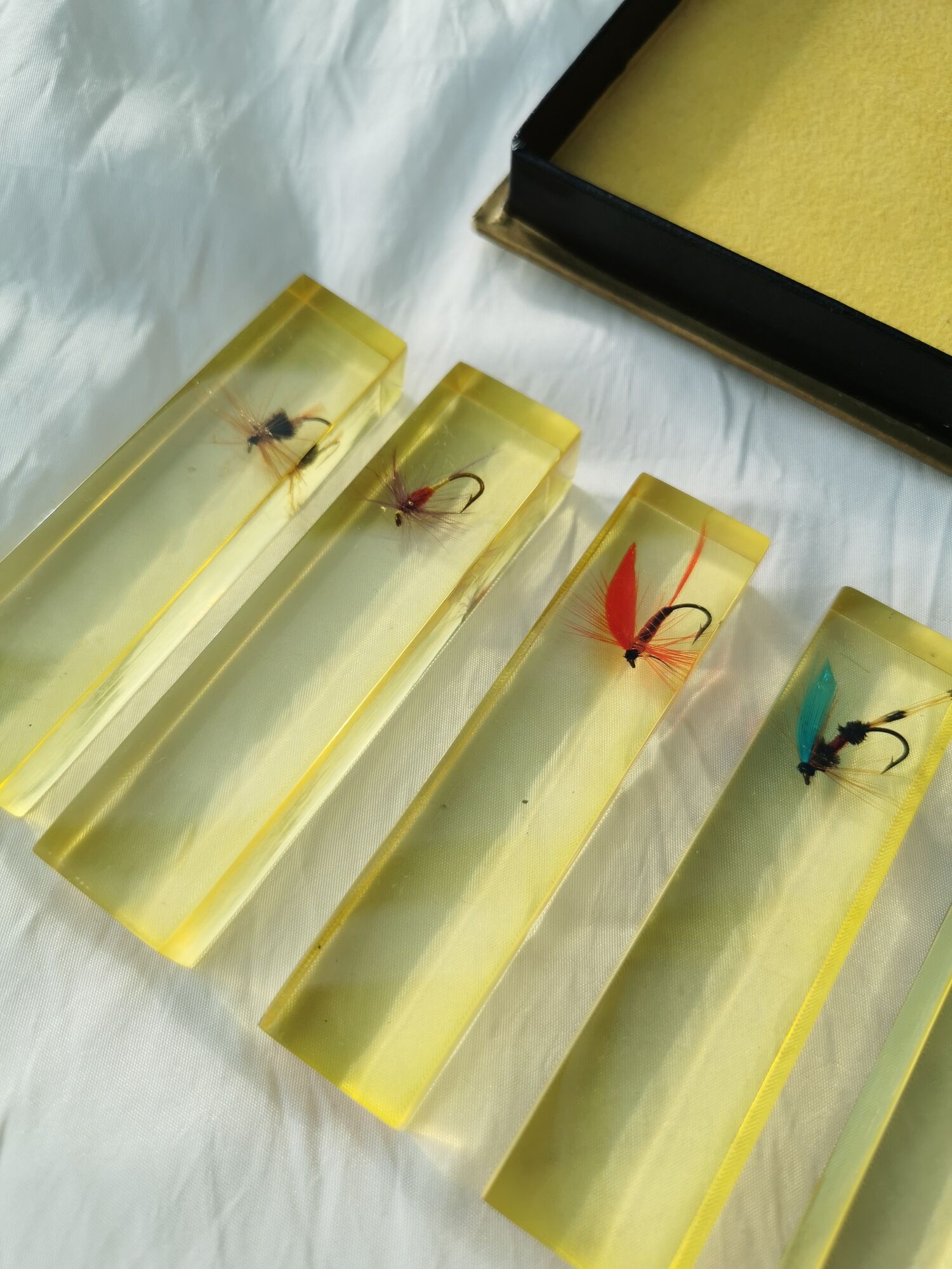 Set of 6 carries knives with fishing lures