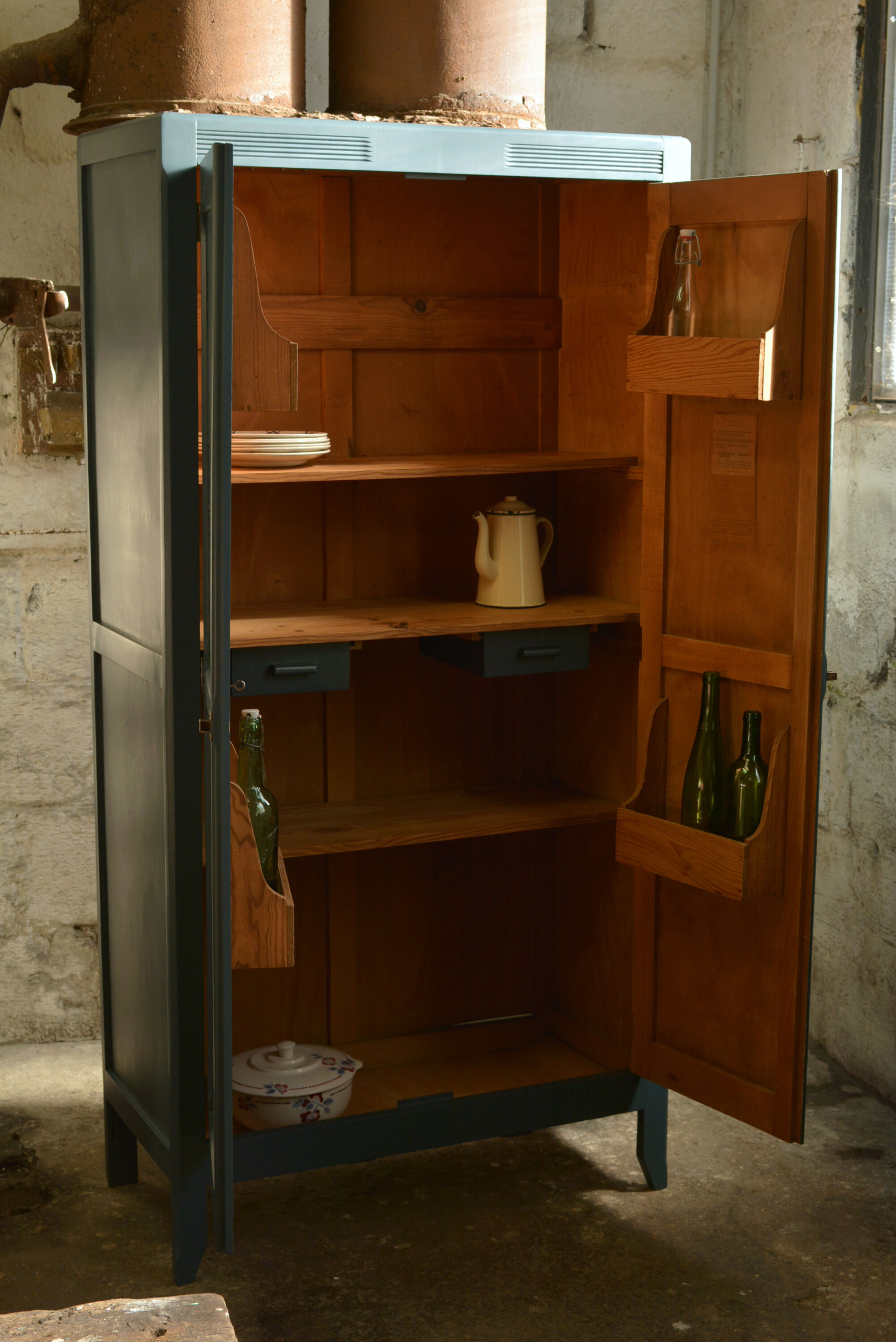 Armoire parisienne garde-manger
