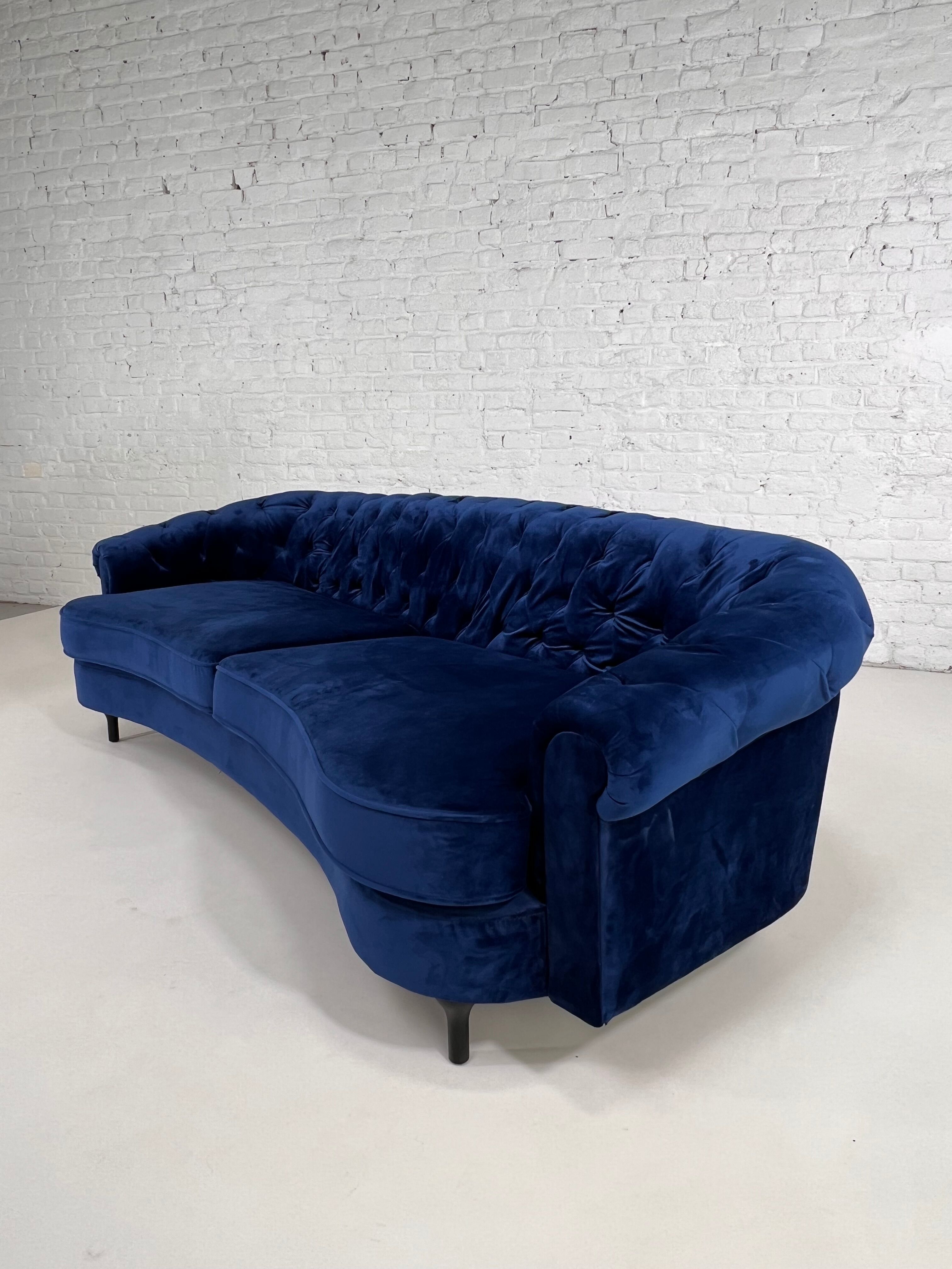 3-seater sofa type Chesterfield in blue velvet