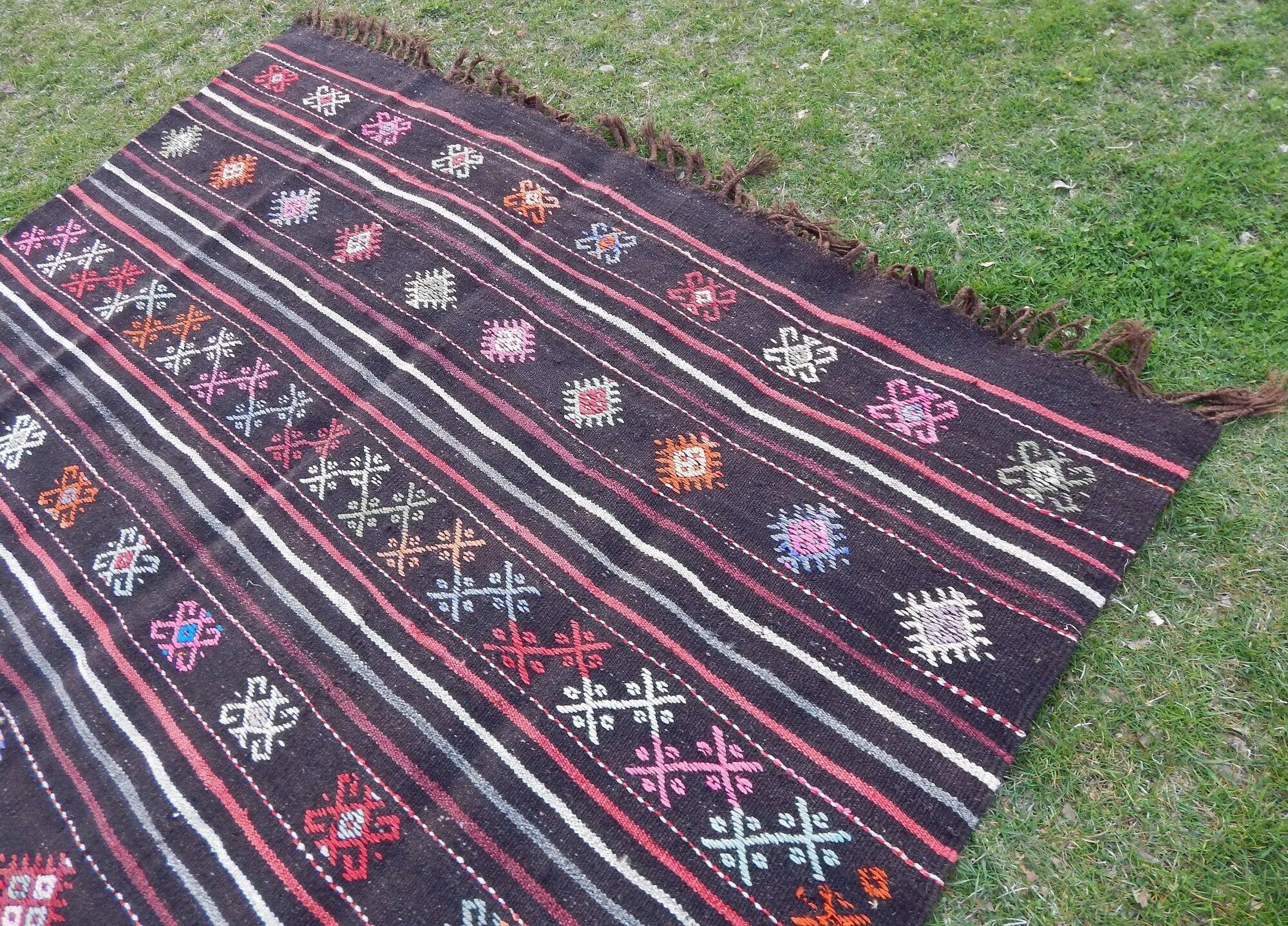 Vintage Turkish kilim handwoven 211x285 cm