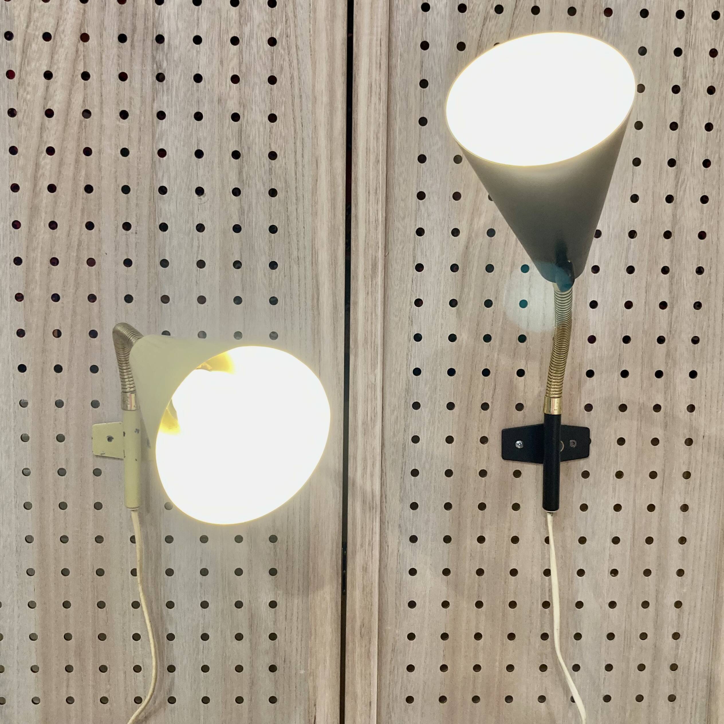 Paire d'appliques modulables design scandinave 1950.