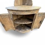 19th-century patinated pine corner buffet from England with shelves.