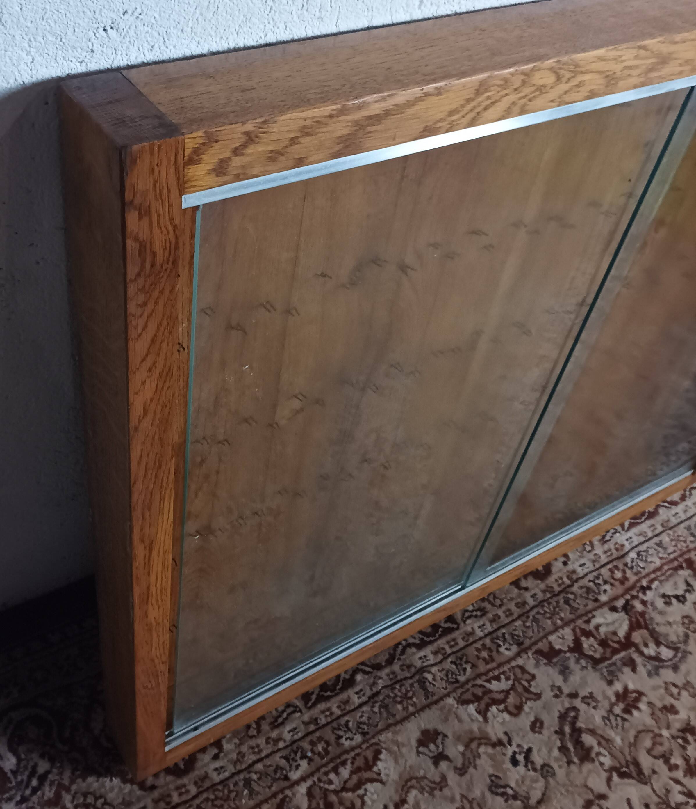 Oak wall-mounted key hotel display case